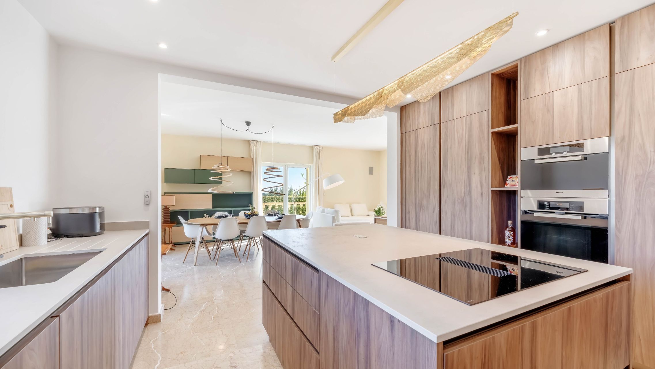 villa 9 Rooms for sale on GRIMAUD (83310)