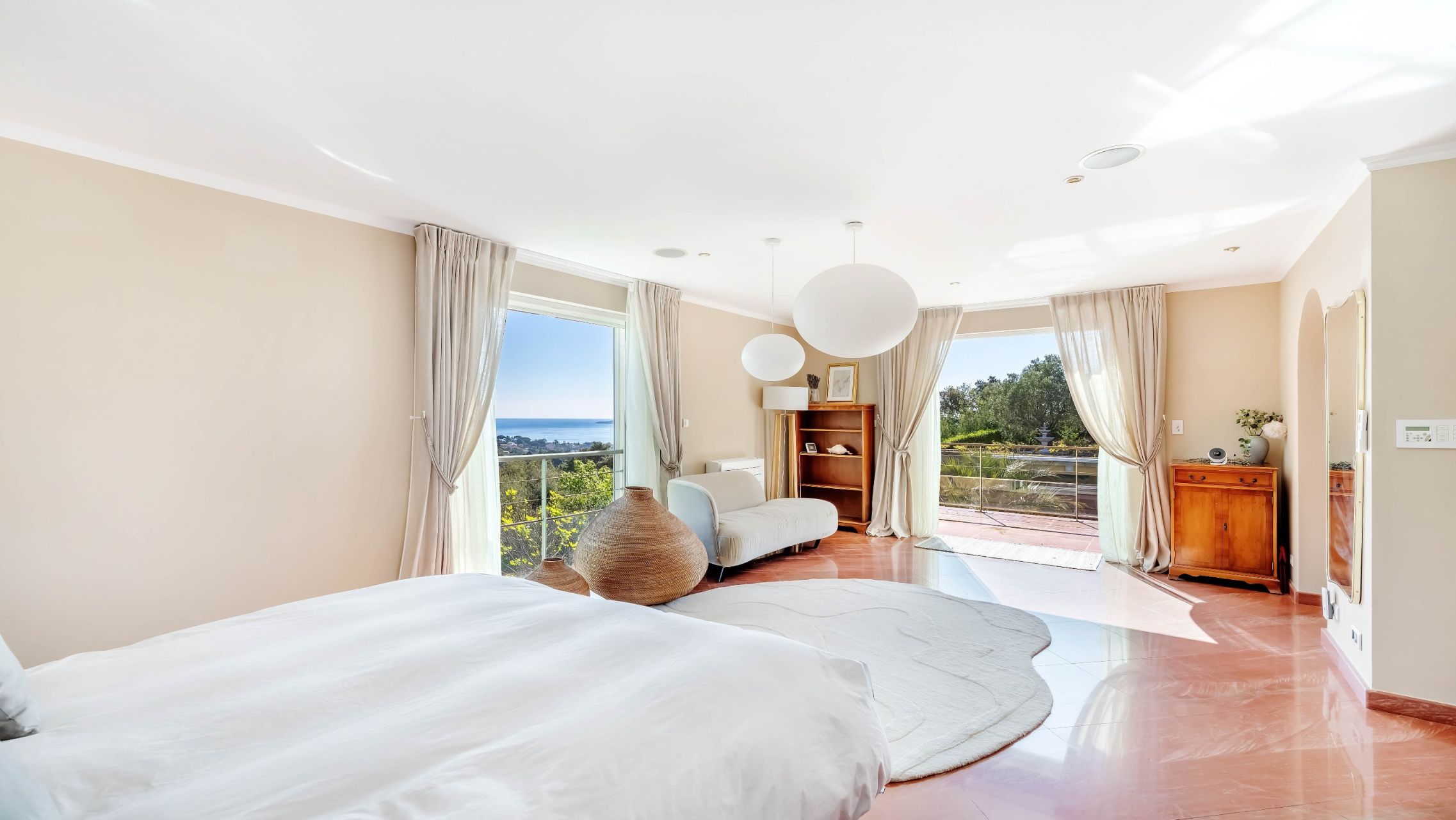 villa 9 Rooms for sale on GRIMAUD (83310)