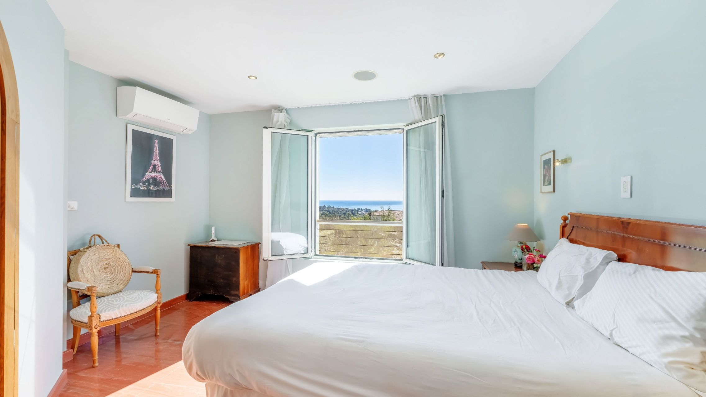 villa 9 Rooms for sale on GRIMAUD (83310)