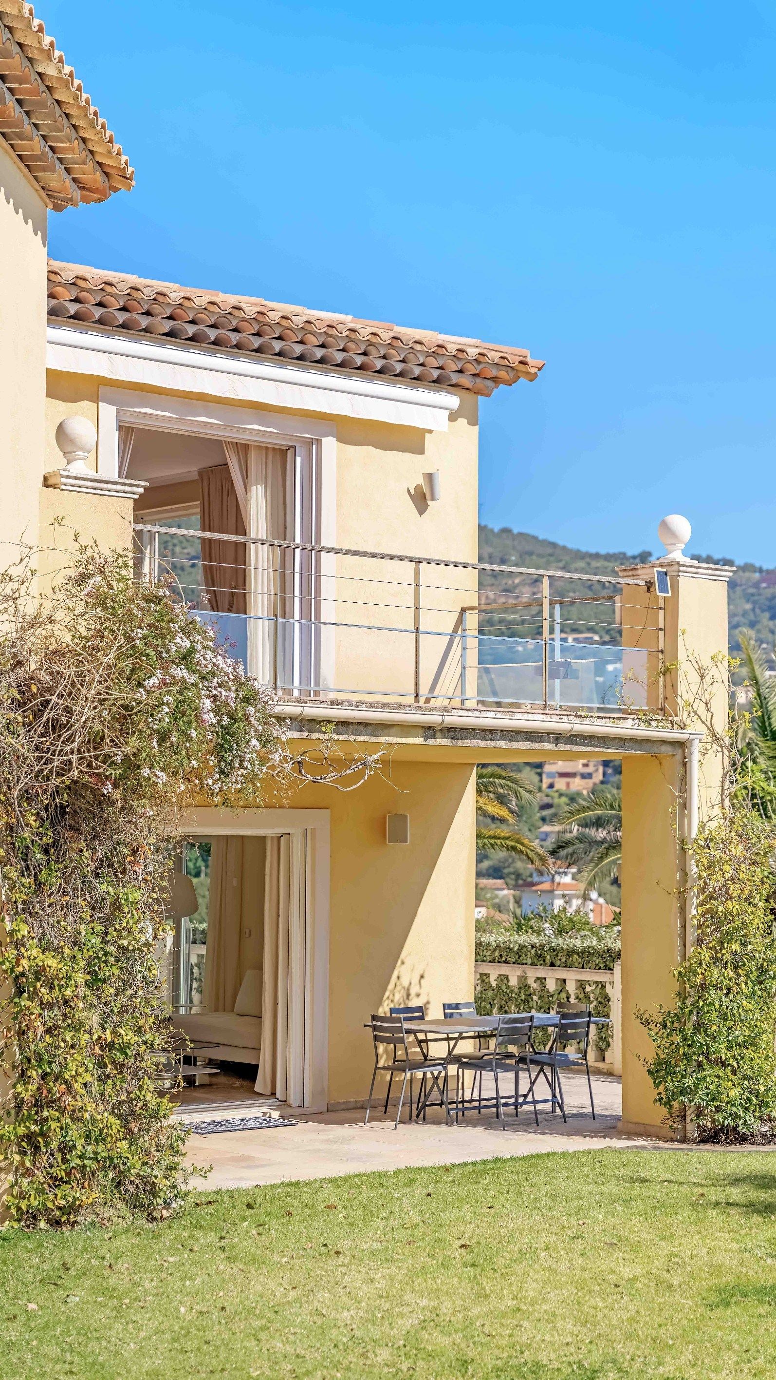 villa 9 Rooms for sale on GRIMAUD (83310)