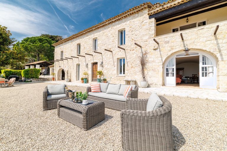 bastide 9 Rooms for sale on VENCE (06140)