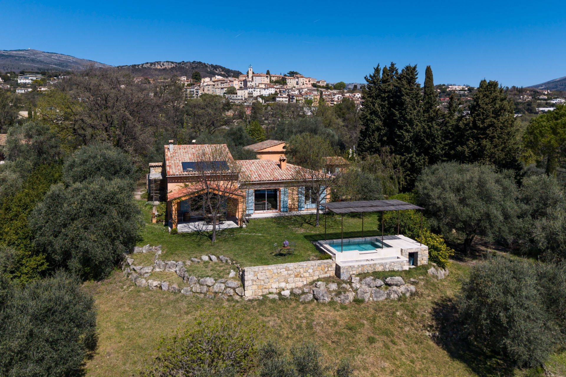 maison provençale 10 Pièces en vente sur CHATEAUNEUF GRASSE (06740)