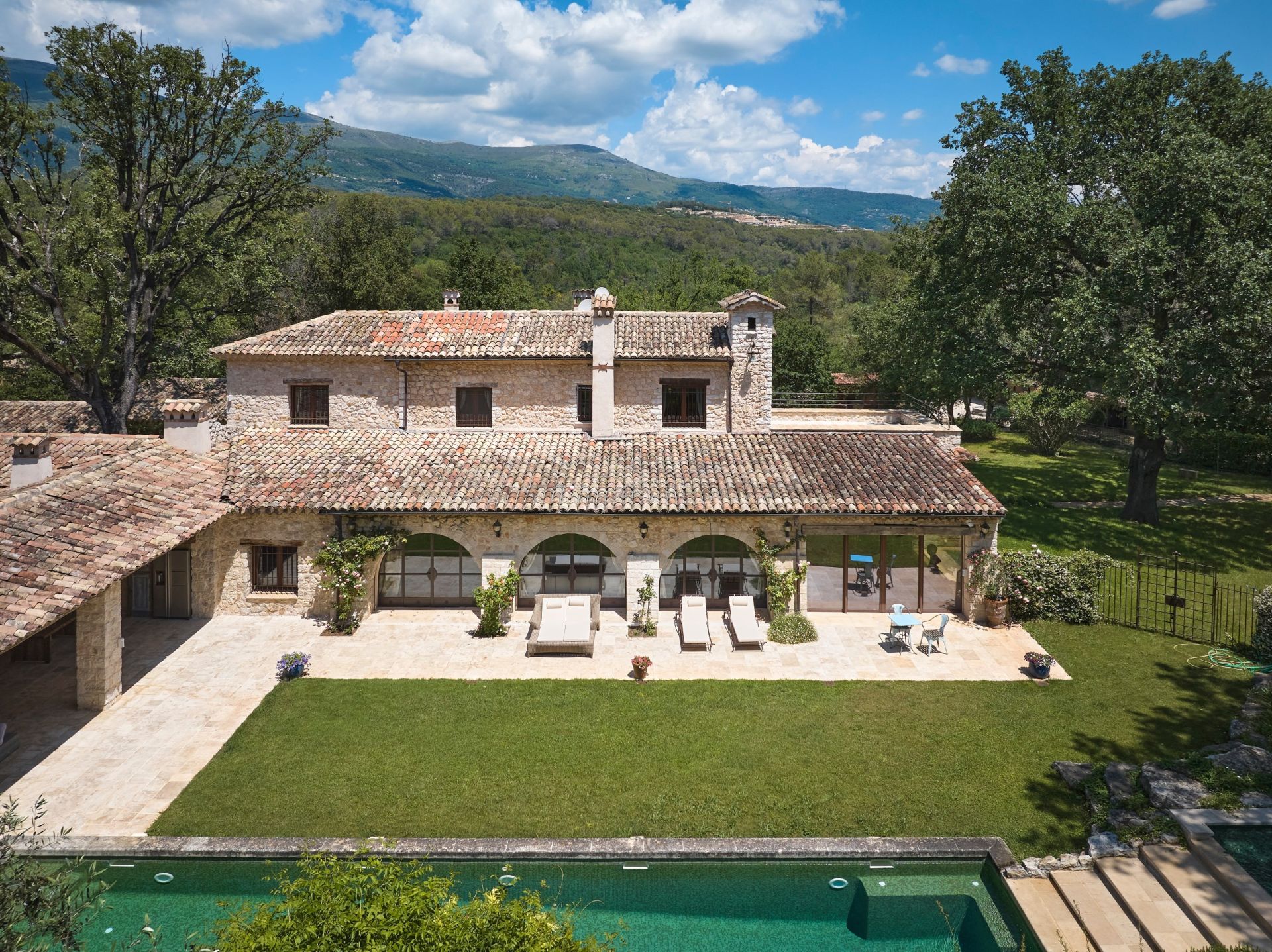 maison provençale 14 Pièces en vente sur ROQUEFORT LES PINS (06330)