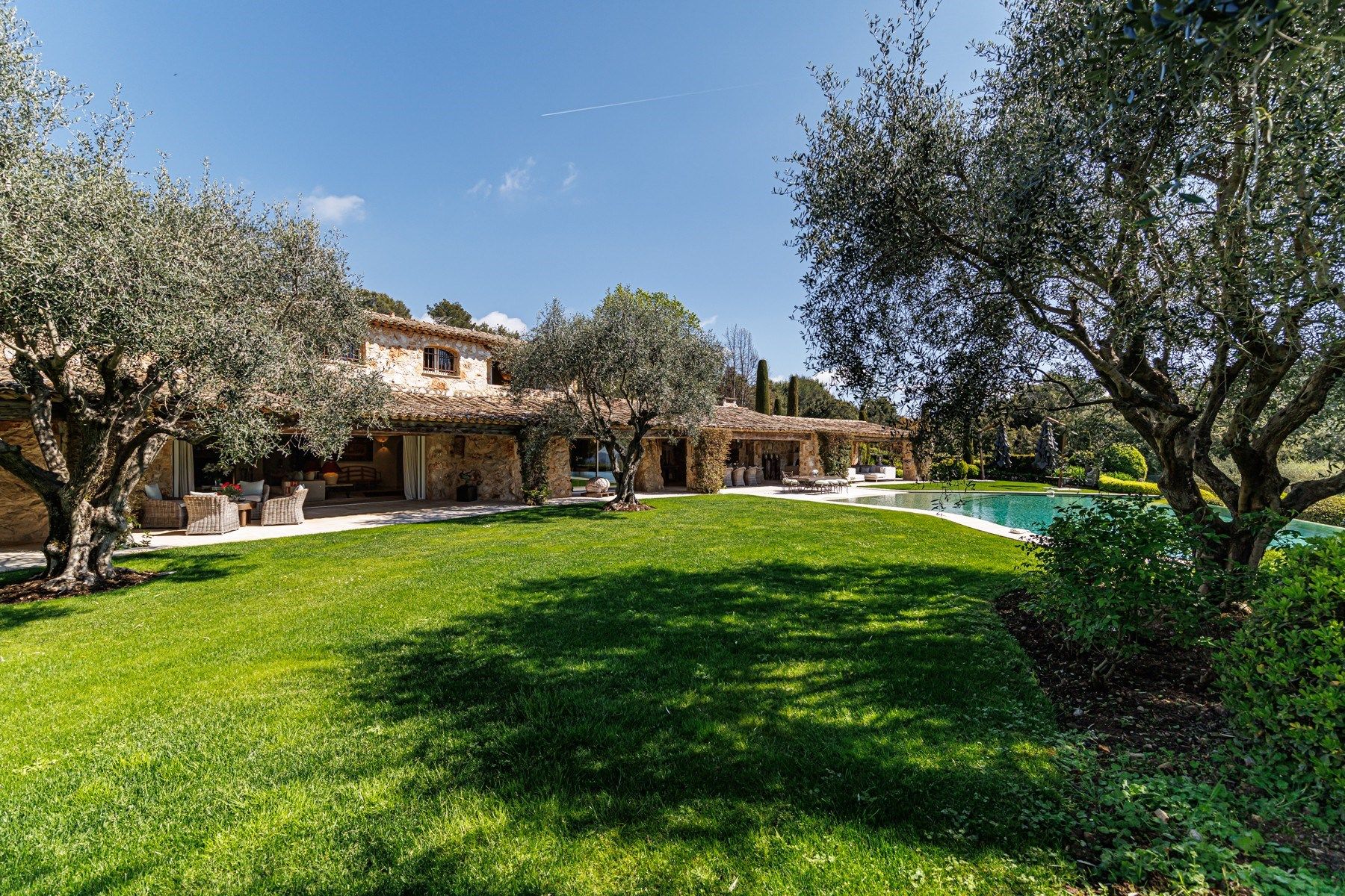 maison provençale 11 Pièces en vente sur LA COLLE SUR LOUP (06480)