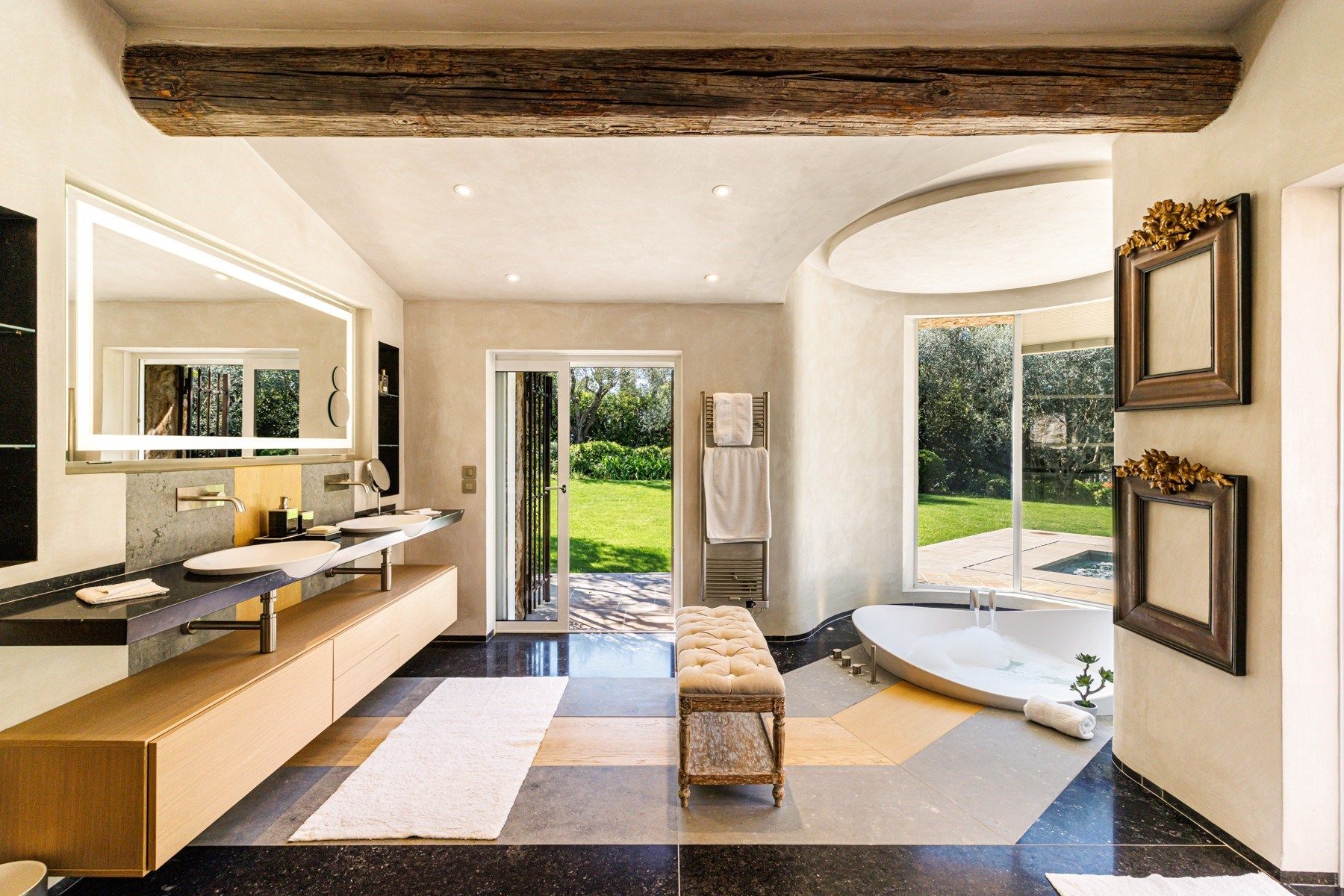 maison provençale 11 Pièces en vente sur LA COLLE SUR LOUP (06480)