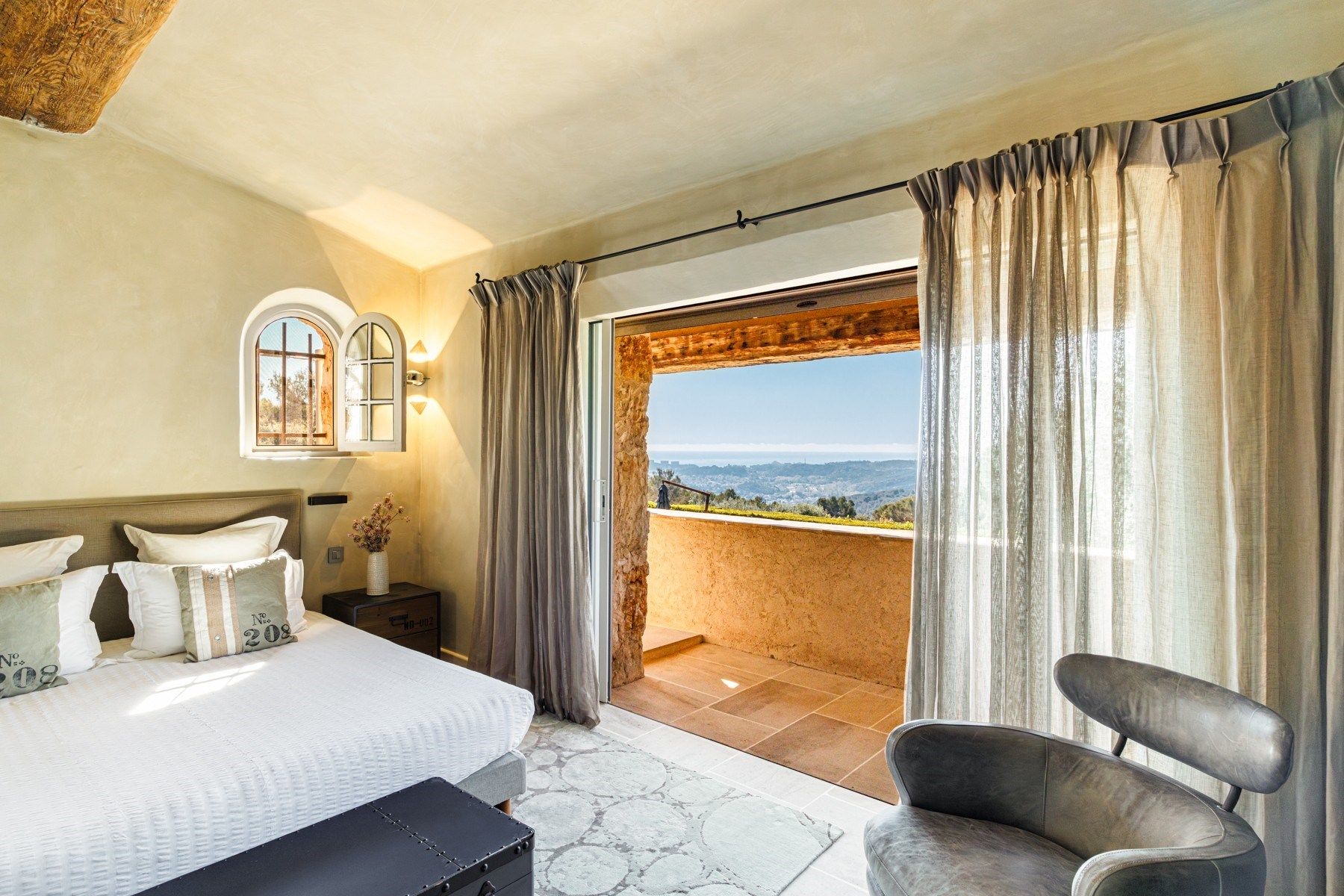 maison provençale 11 Pièces en vente sur LA COLLE SUR LOUP (06480)