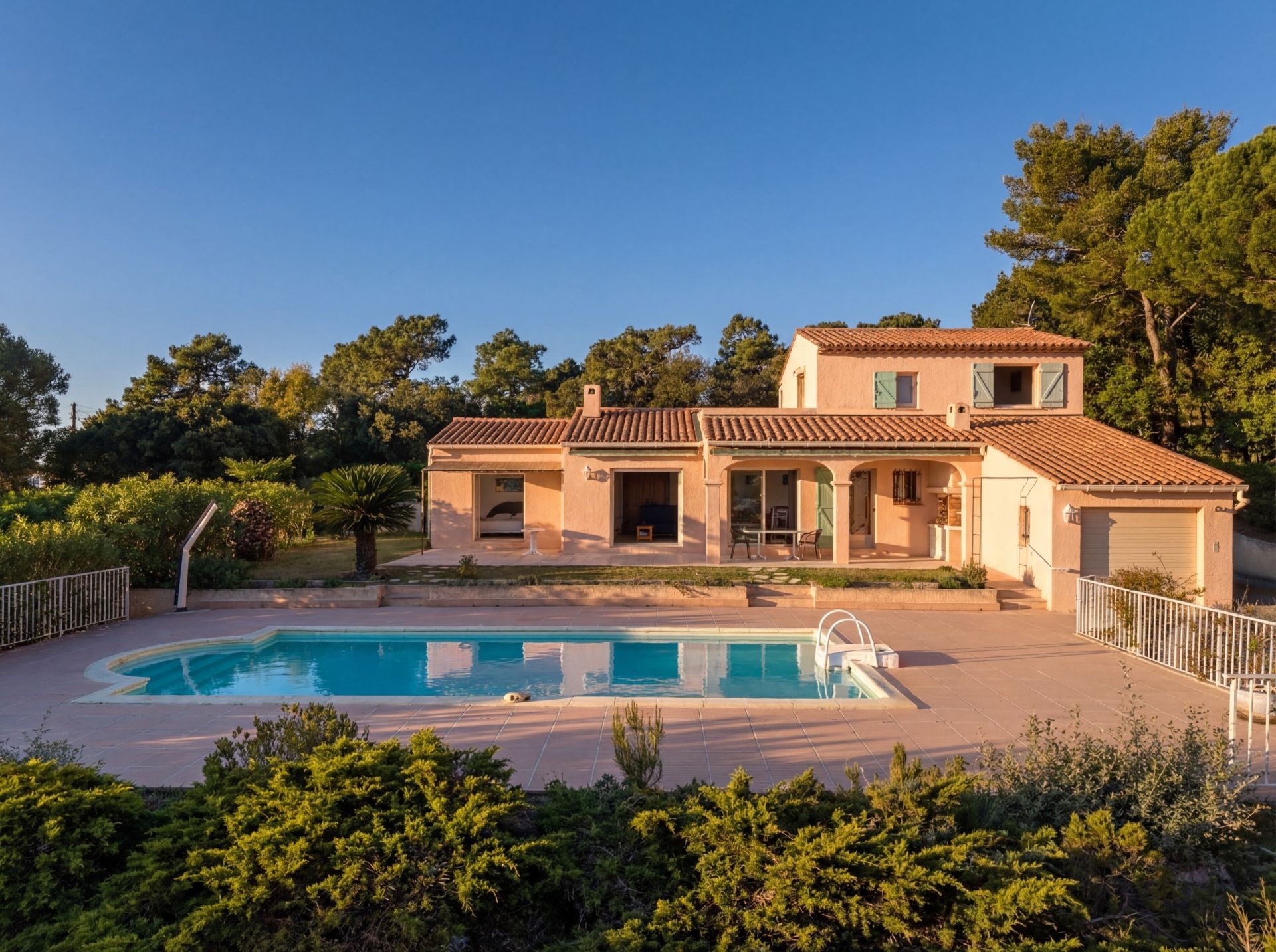 villa 5 Pièces en vente sur LES ISSAMBRES (83380)