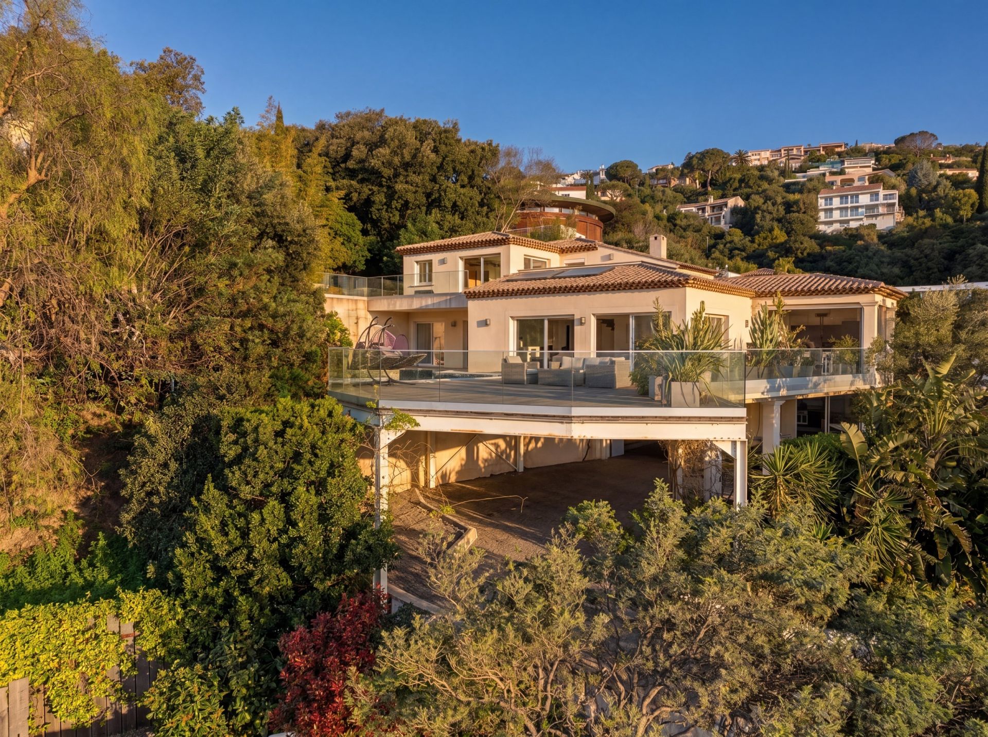 villa 8 Pièces en vente sur LES ISSAMBRES (83380)