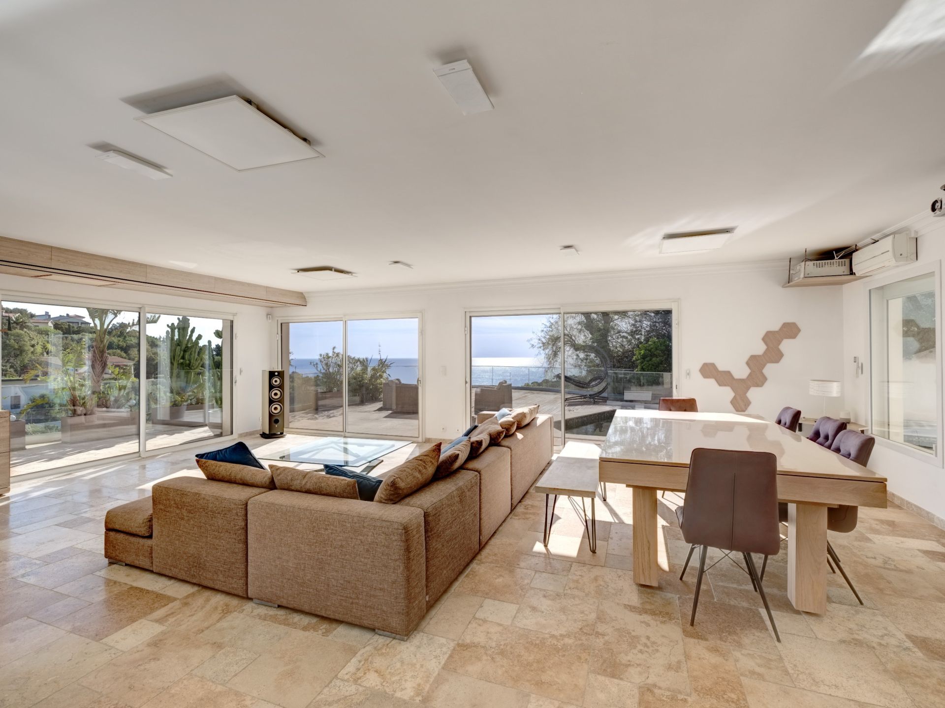 villa 8 Pièces en vente sur LES ISSAMBRES (83380)