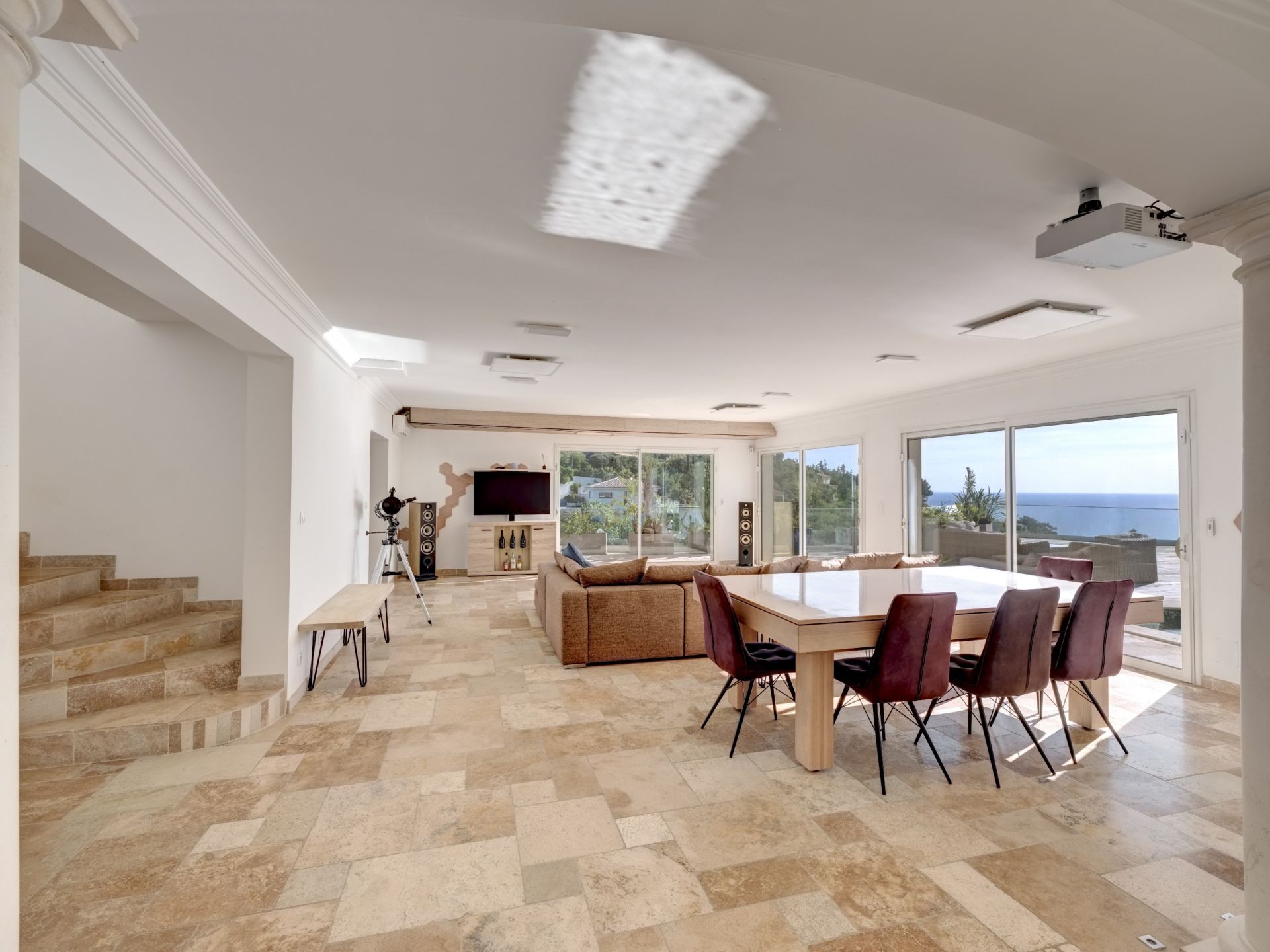 villa 8 Pièces en vente sur LES ISSAMBRES (83380)