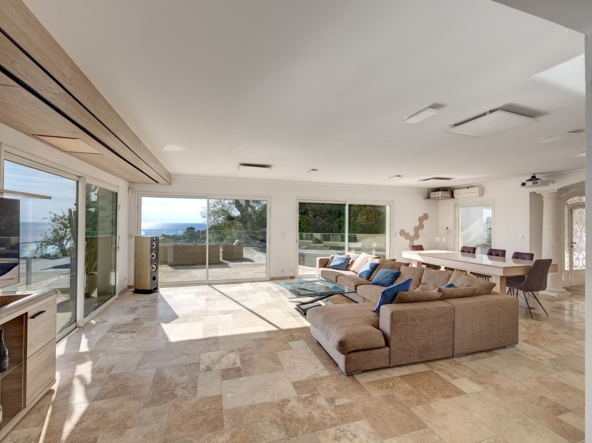 villa 8 Pièces en vente sur LES ISSAMBRES (83380)