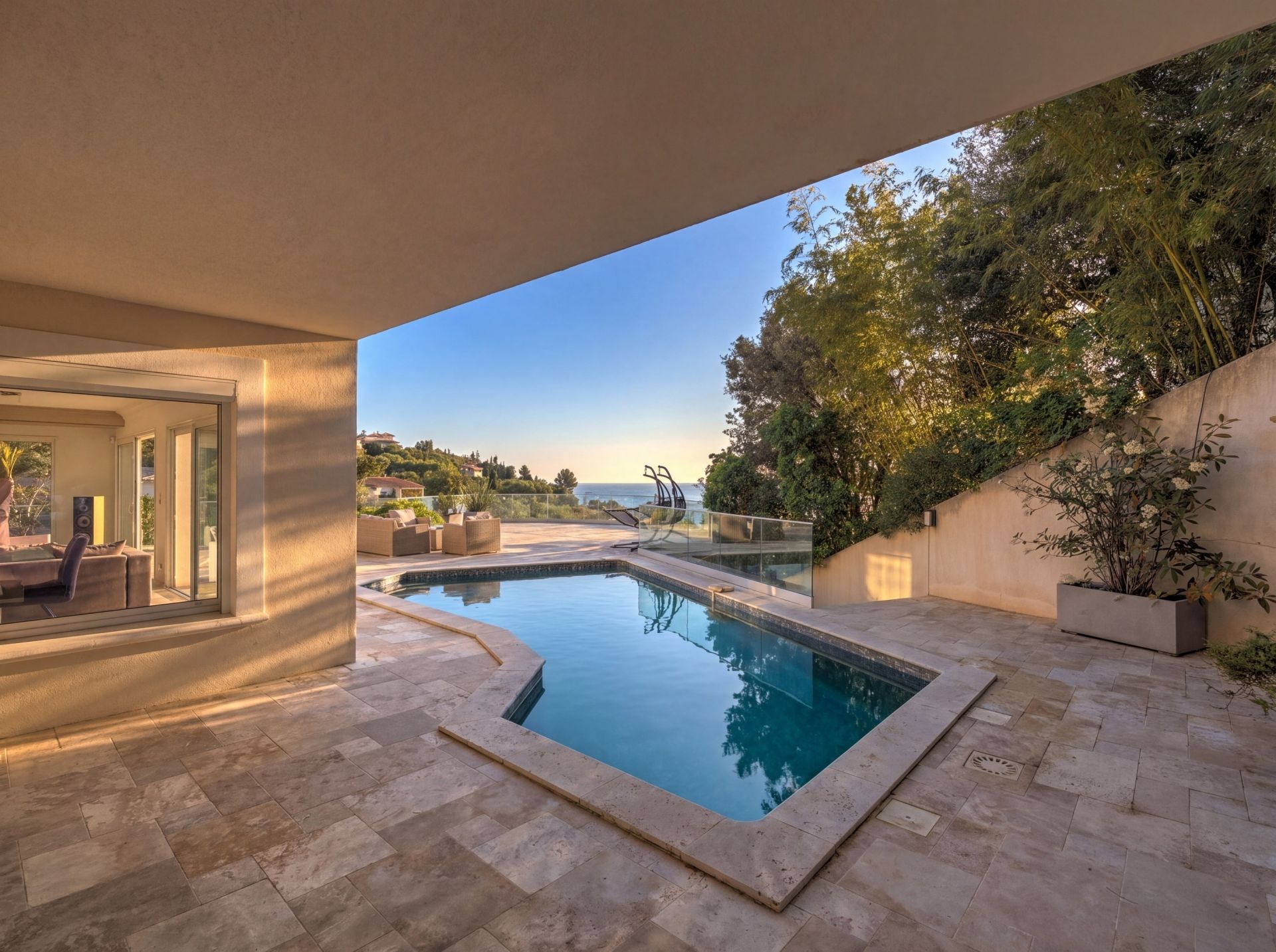 villa 8 Pièces en vente sur LES ISSAMBRES (83380)