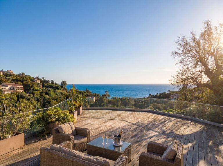 villa 8 Pièces en vente sur LES ISSAMBRES (83380)