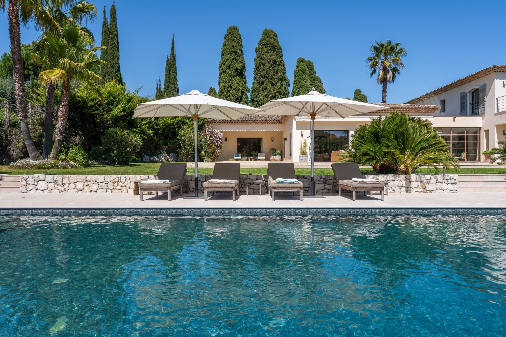 villa 16 Pièces en vente sur VALBONNE (06560)