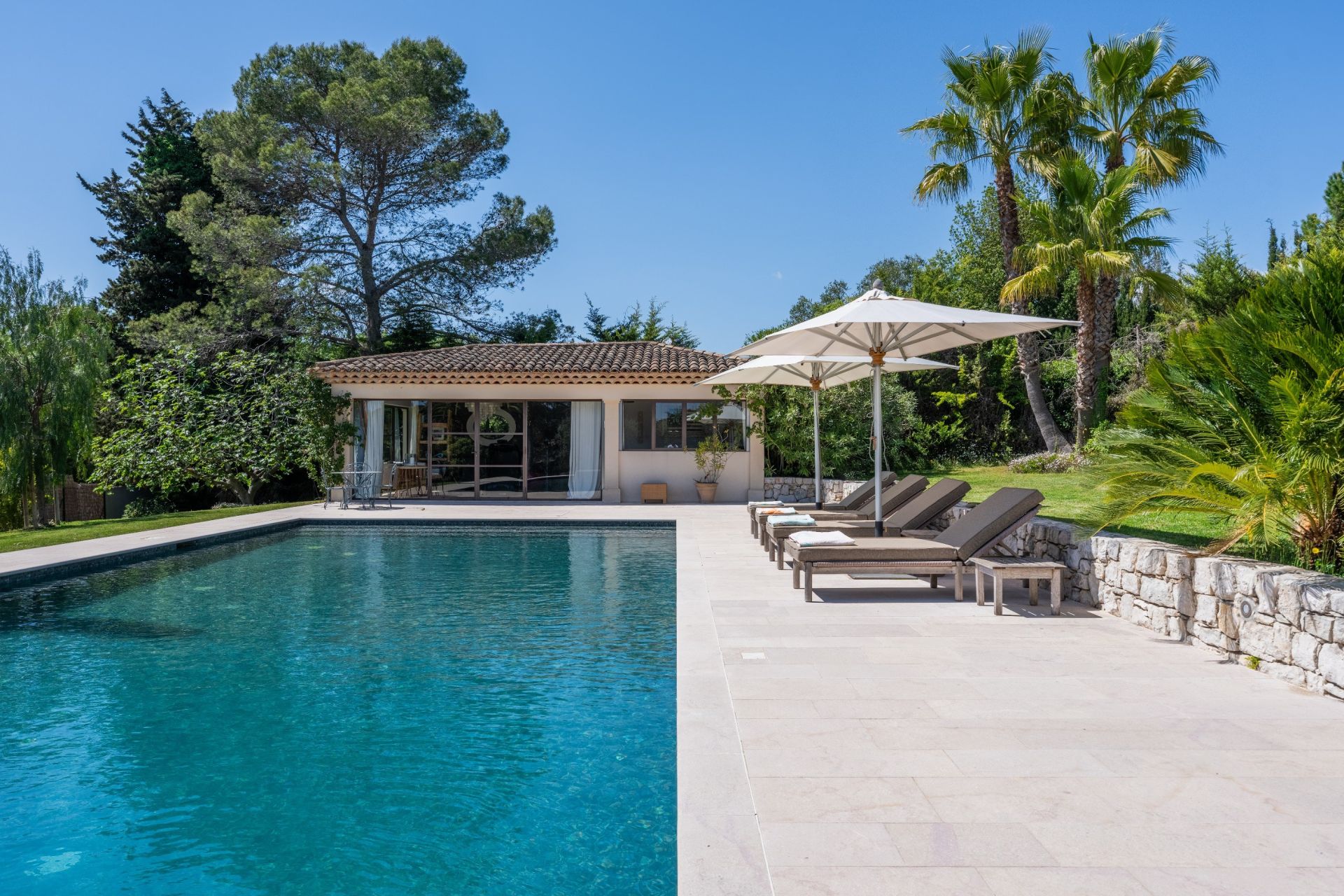 villa 16 Pièces en vente sur VALBONNE (06560)