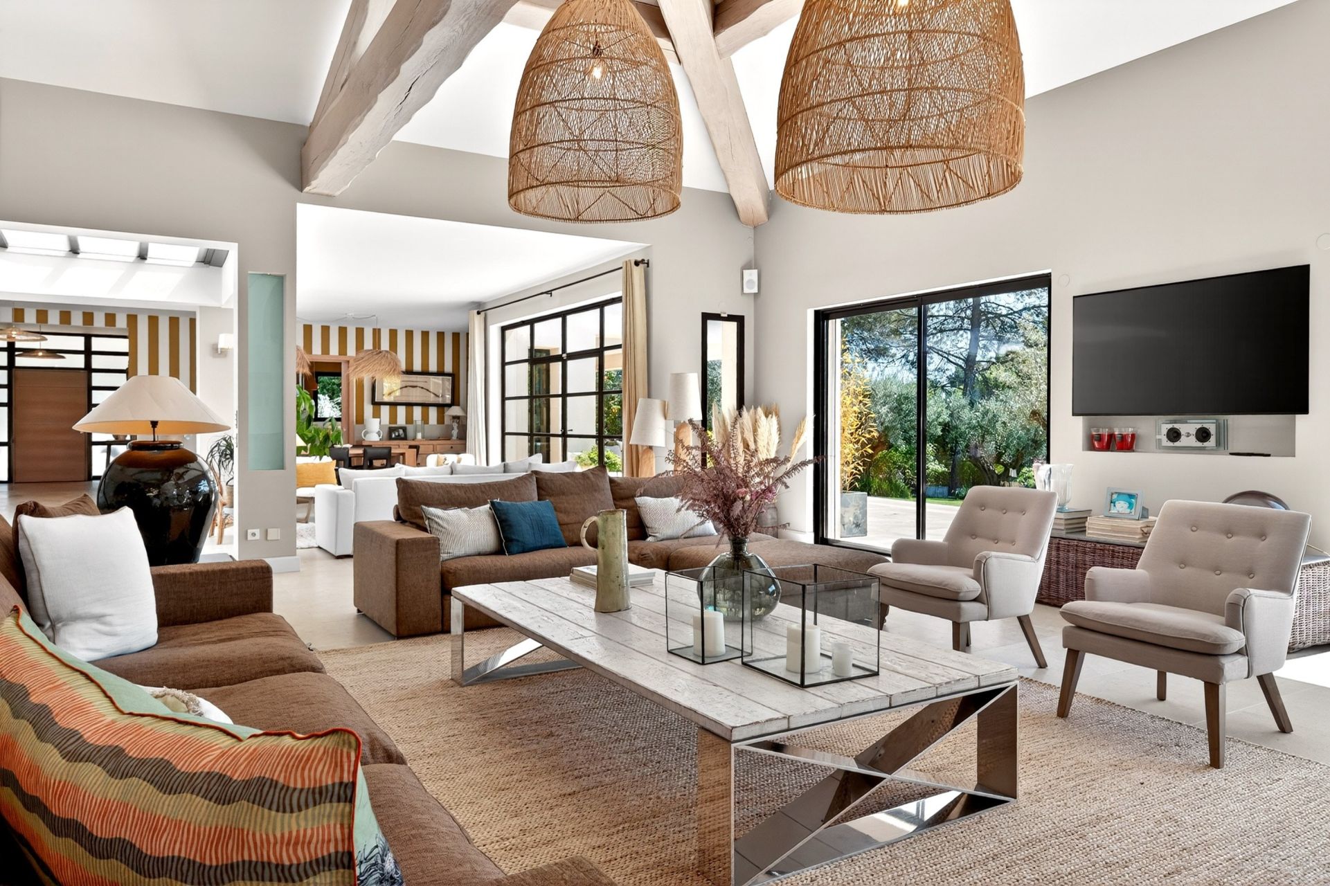 villa 16 Pièces en vente sur VALBONNE (06560)