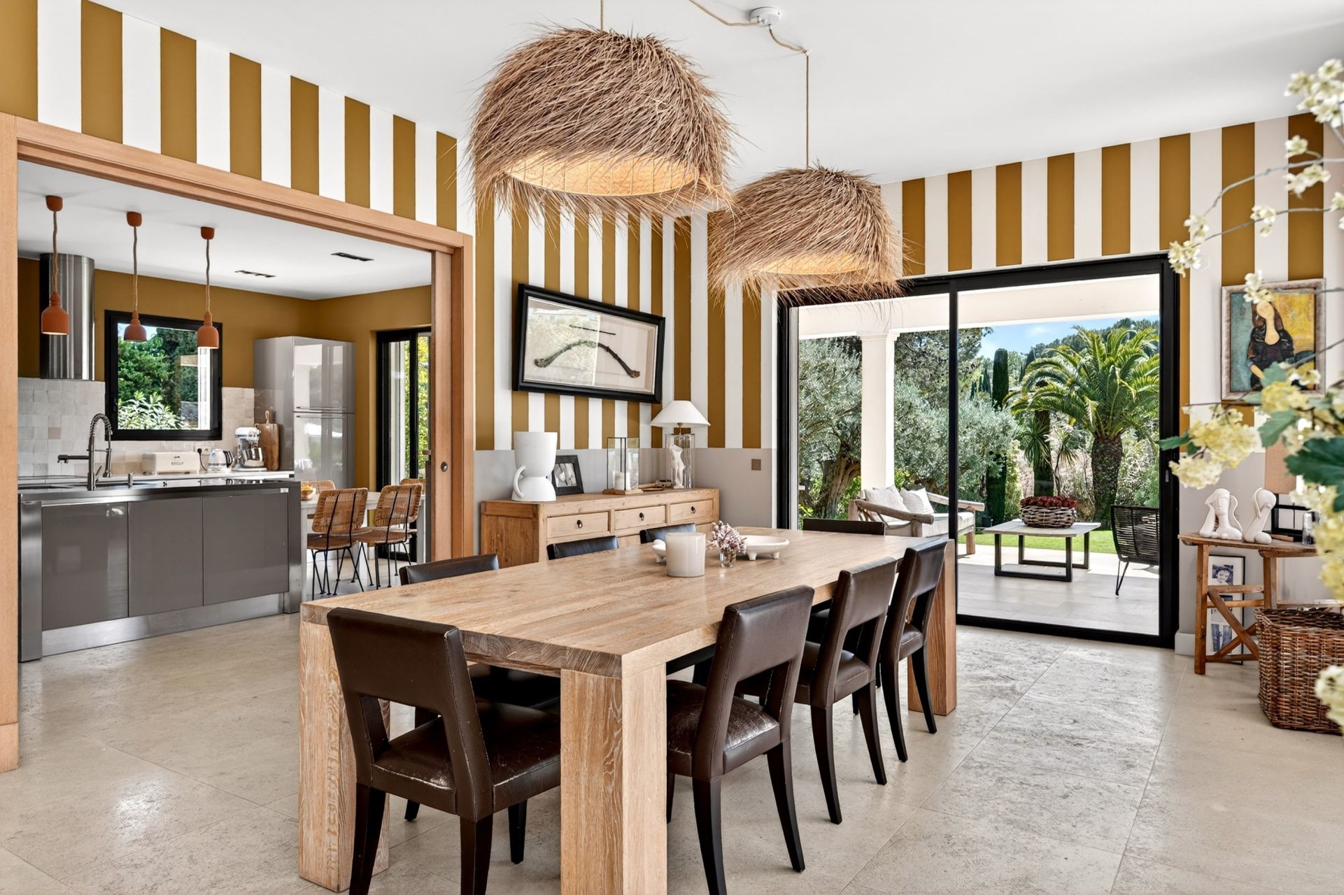 villa 16 Pièces en vente sur VALBONNE (06560)