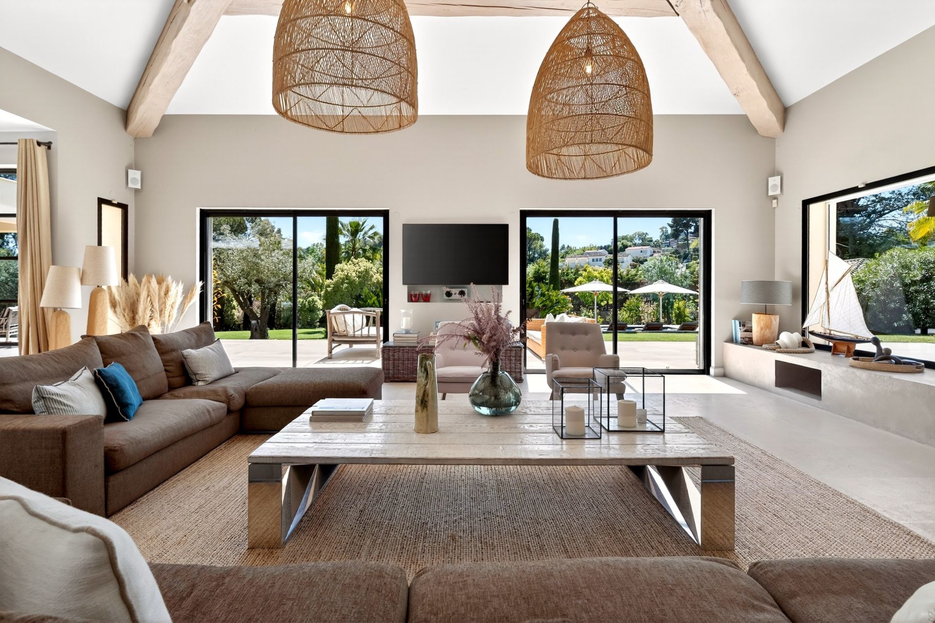 villa 16 Pièces en vente sur VALBONNE (06560)