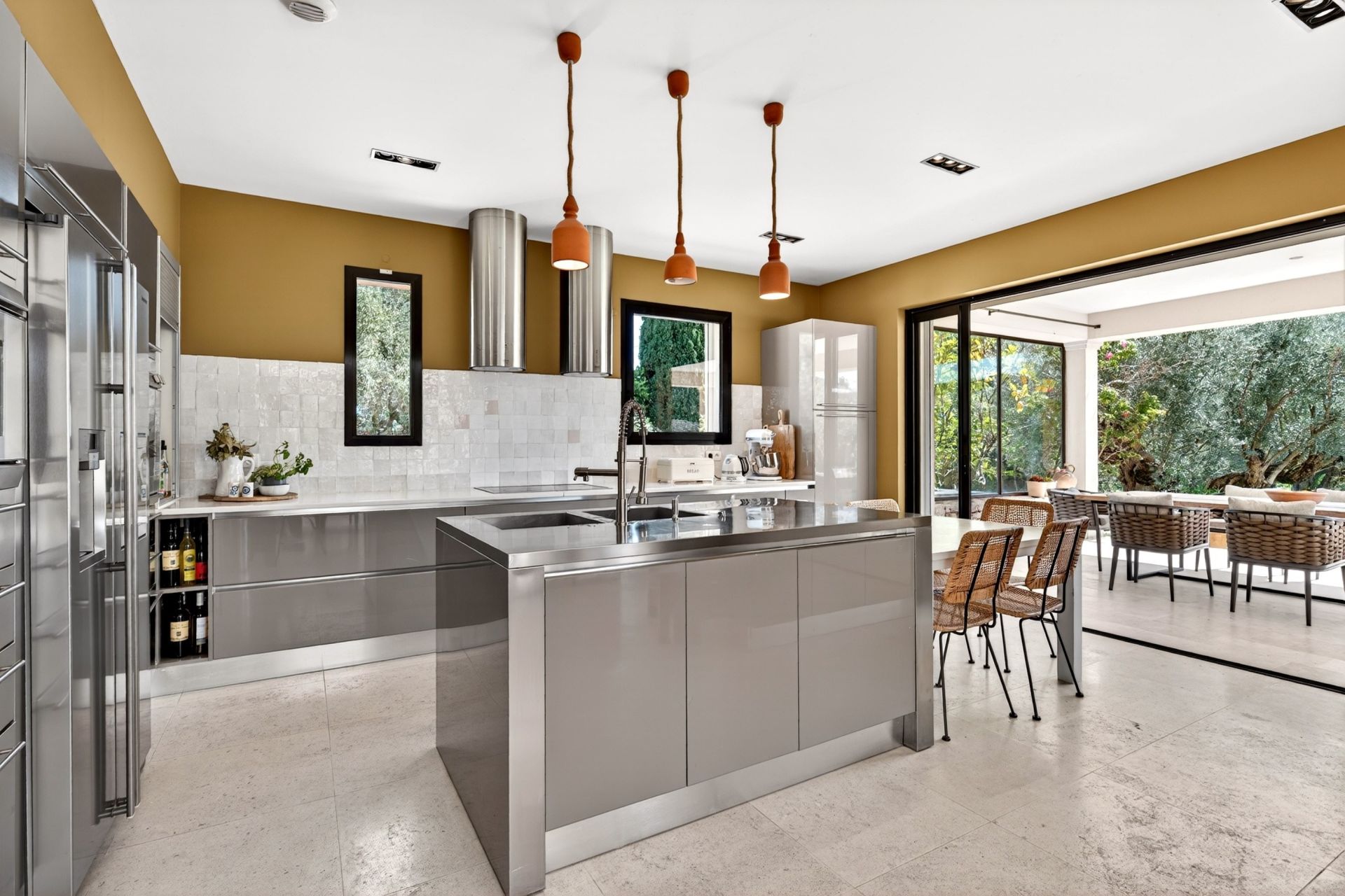 villa 16 Pièces en vente sur VALBONNE (06560)