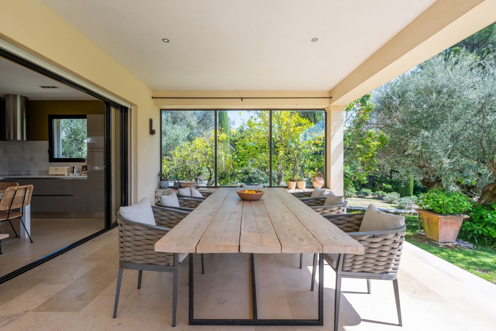 villa 16 Pièces en vente sur VALBONNE (06560)