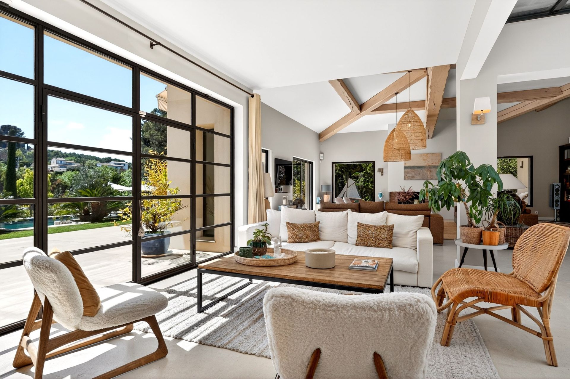 villa 16 Pièces en vente sur VALBONNE (06560)