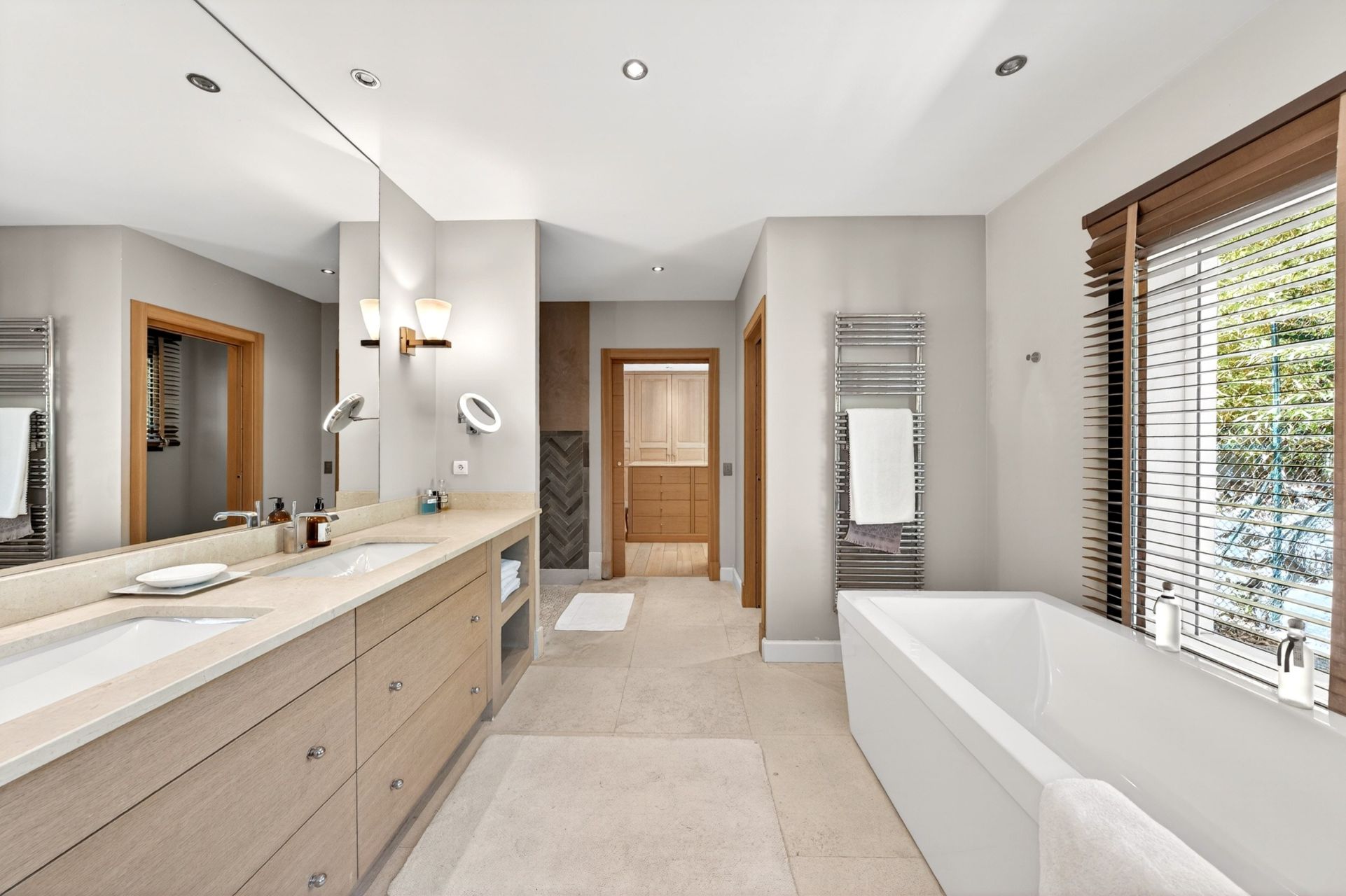 villa 16 Pièces en vente sur VALBONNE (06560)
