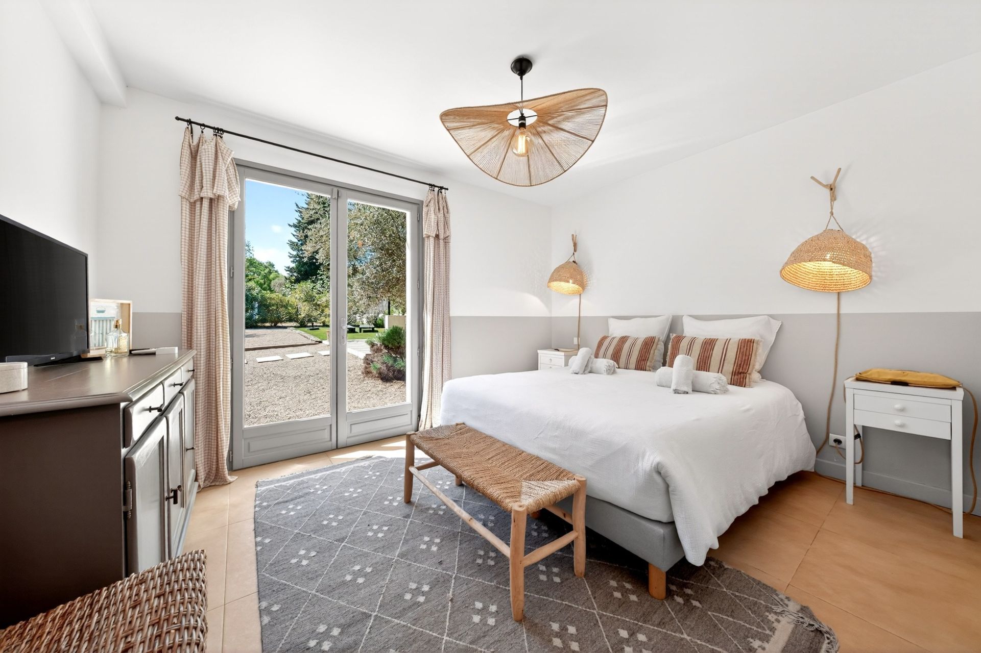 villa 16 Pièces en vente sur VALBONNE (06560)