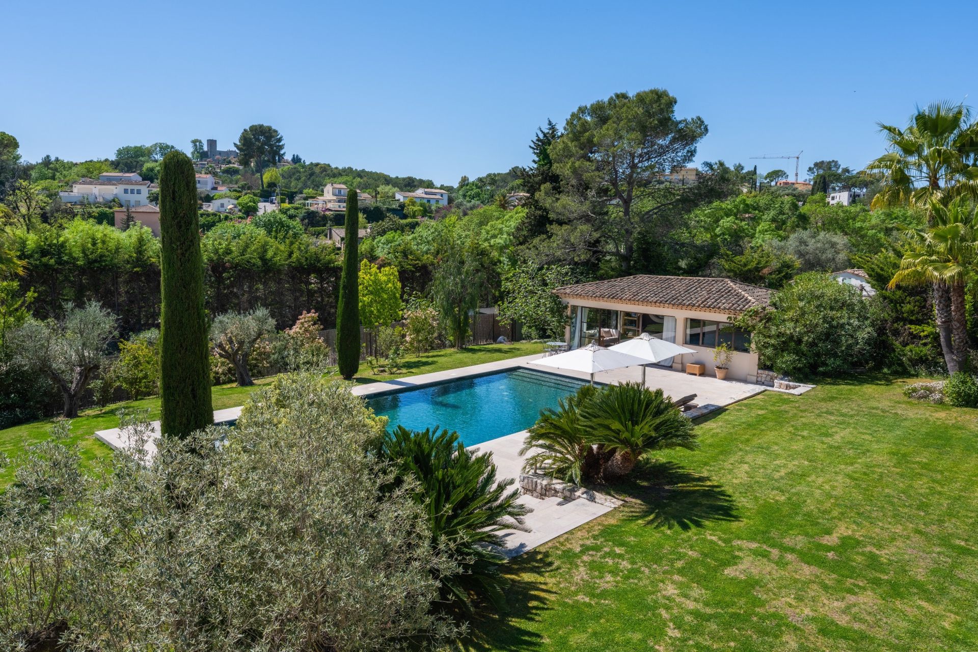 villa 16 Pièces en vente sur VALBONNE (06560)