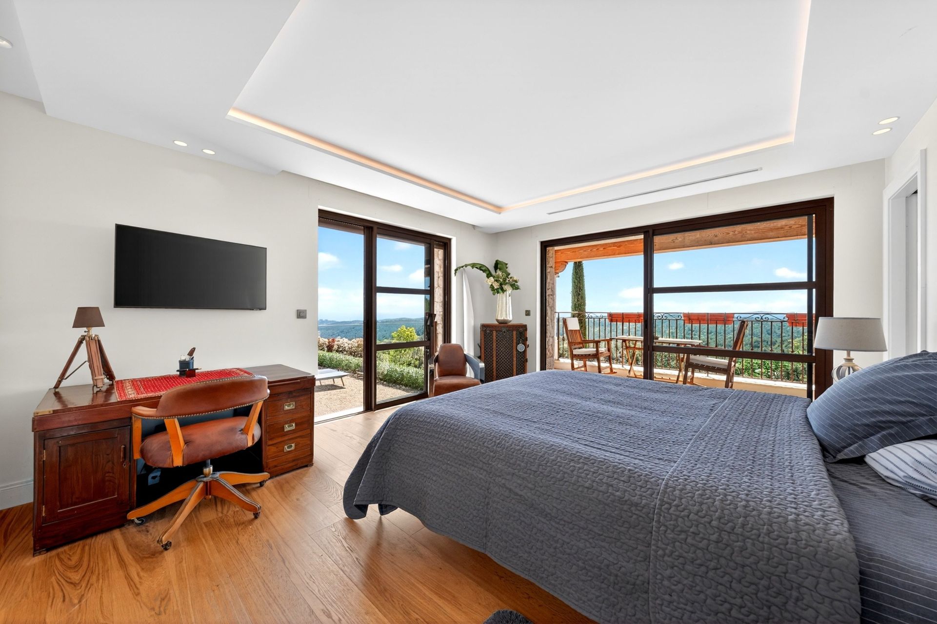villa 7 Rooms for sale on ROQUEFORT LES PINS (06330)