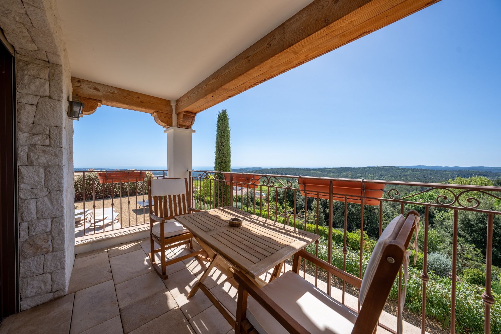 villa 7 Rooms for sale on ROQUEFORT LES PINS (06330)