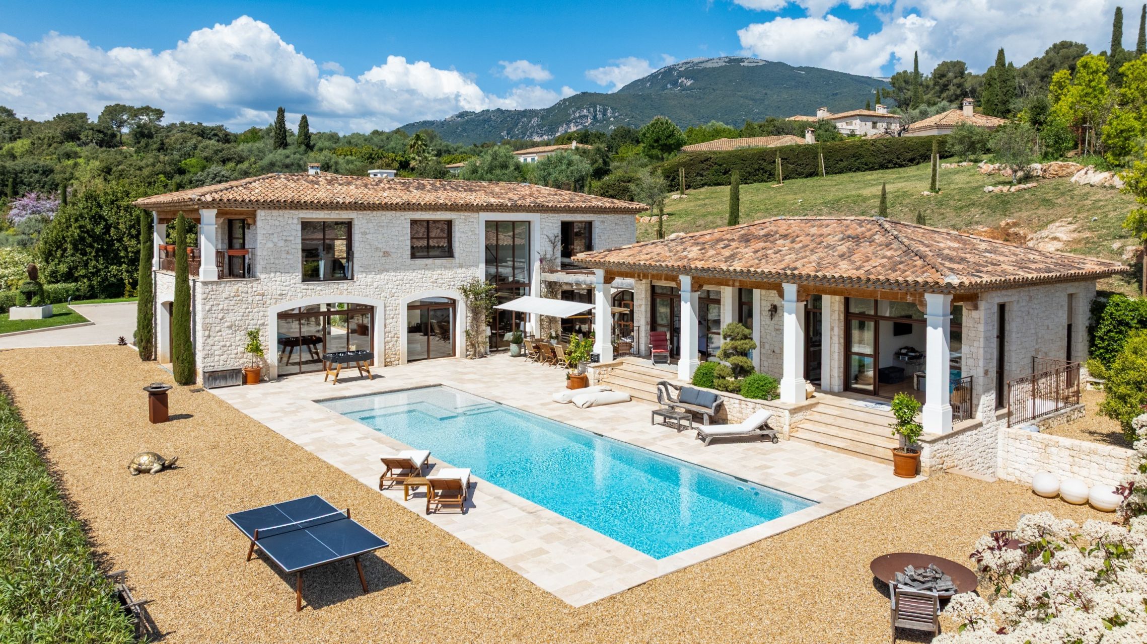 villa 7 Pièces en vente sur ROQUEFORT LES PINS (06330)