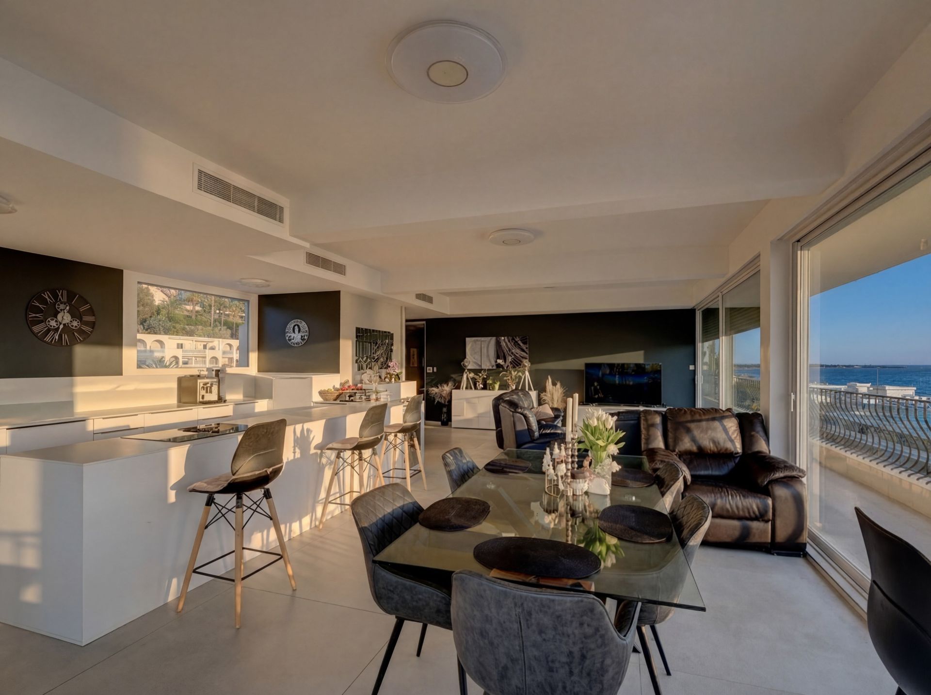 apartment 4 Rooms for sale on CANNES (06400)
