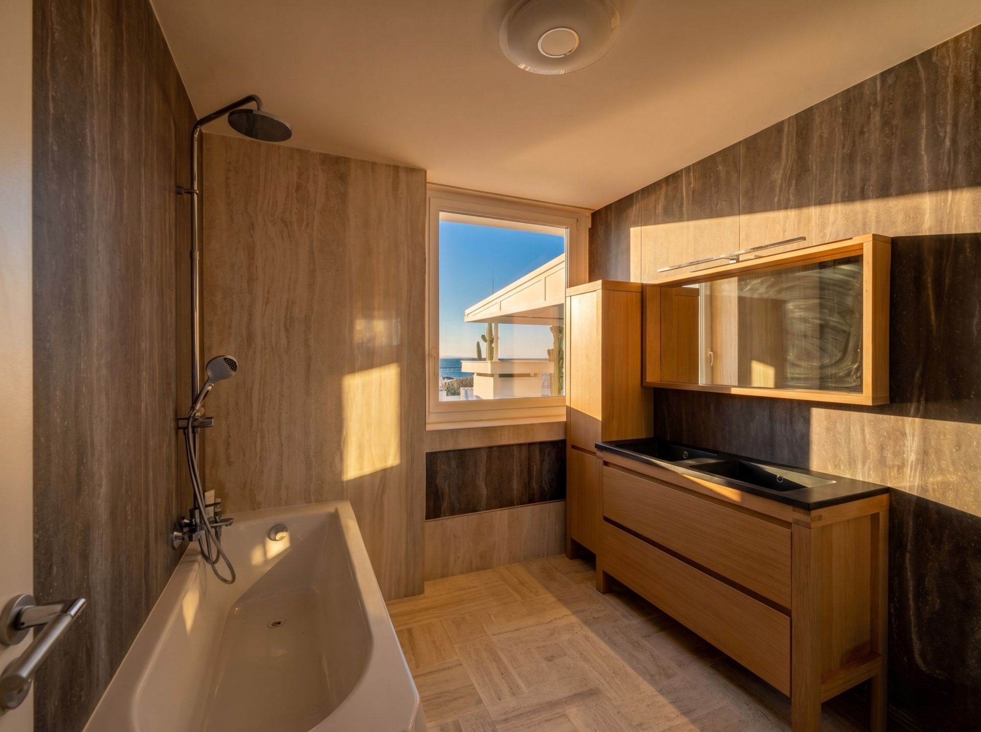 apartment 4 Rooms for sale on CANNES (06400)