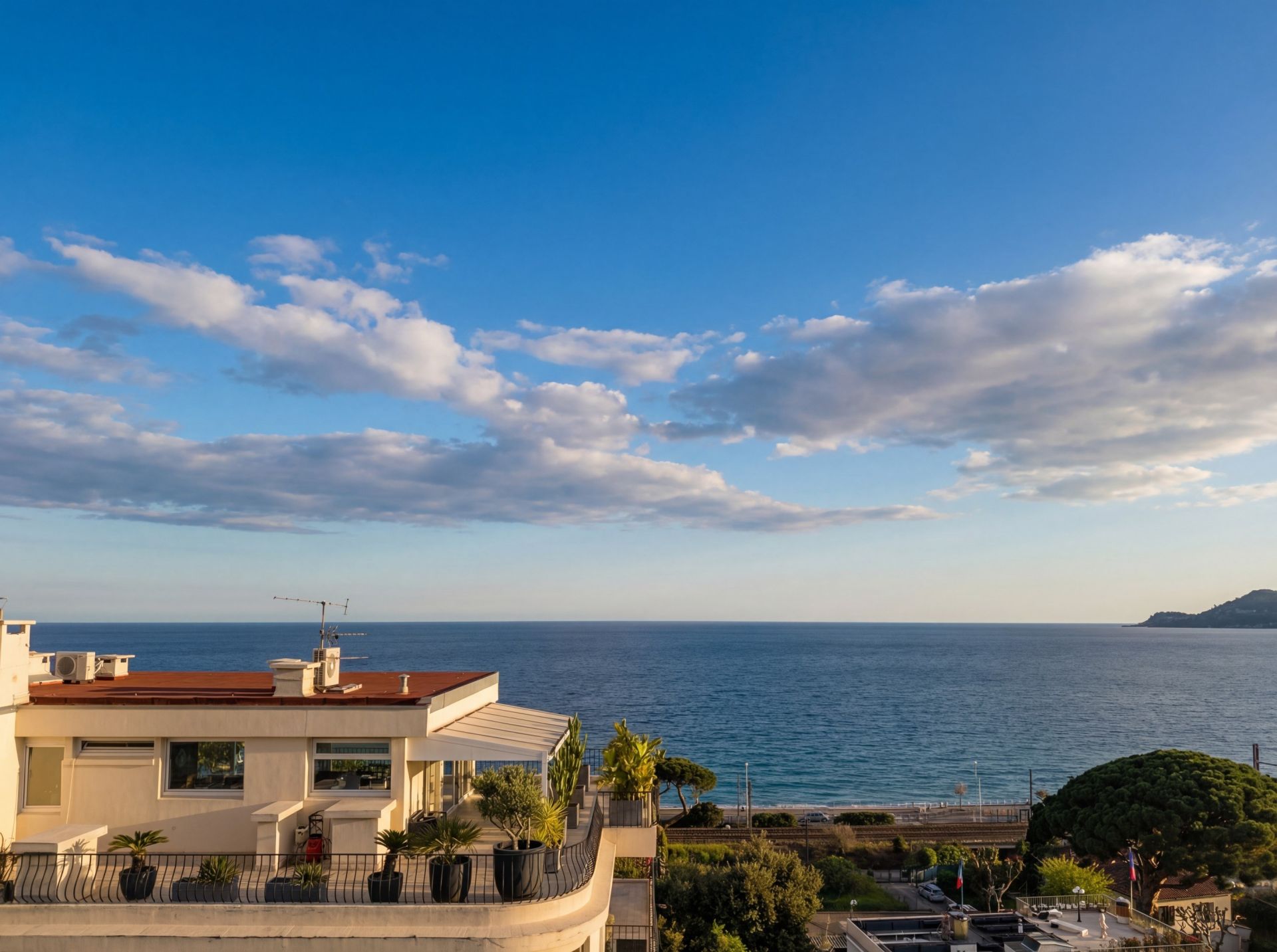 apartment 4 Rooms for sale on CANNES (06400)