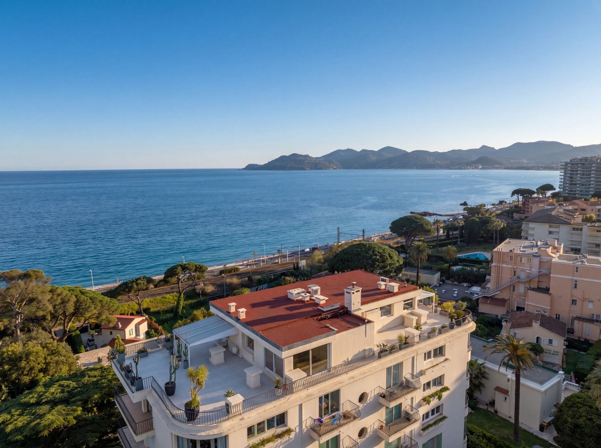 apartment 4 Rooms for sale on CANNES (06400)