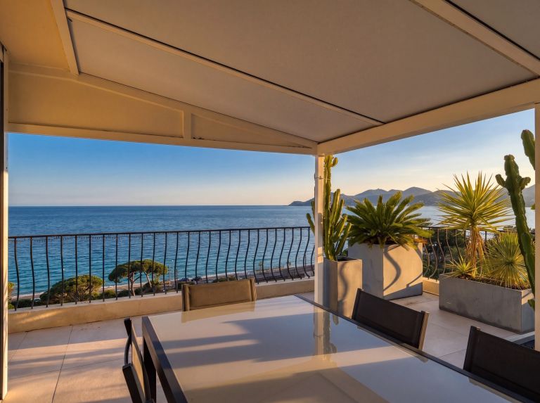 apartment 4 Rooms for sale on CANNES (06400)
