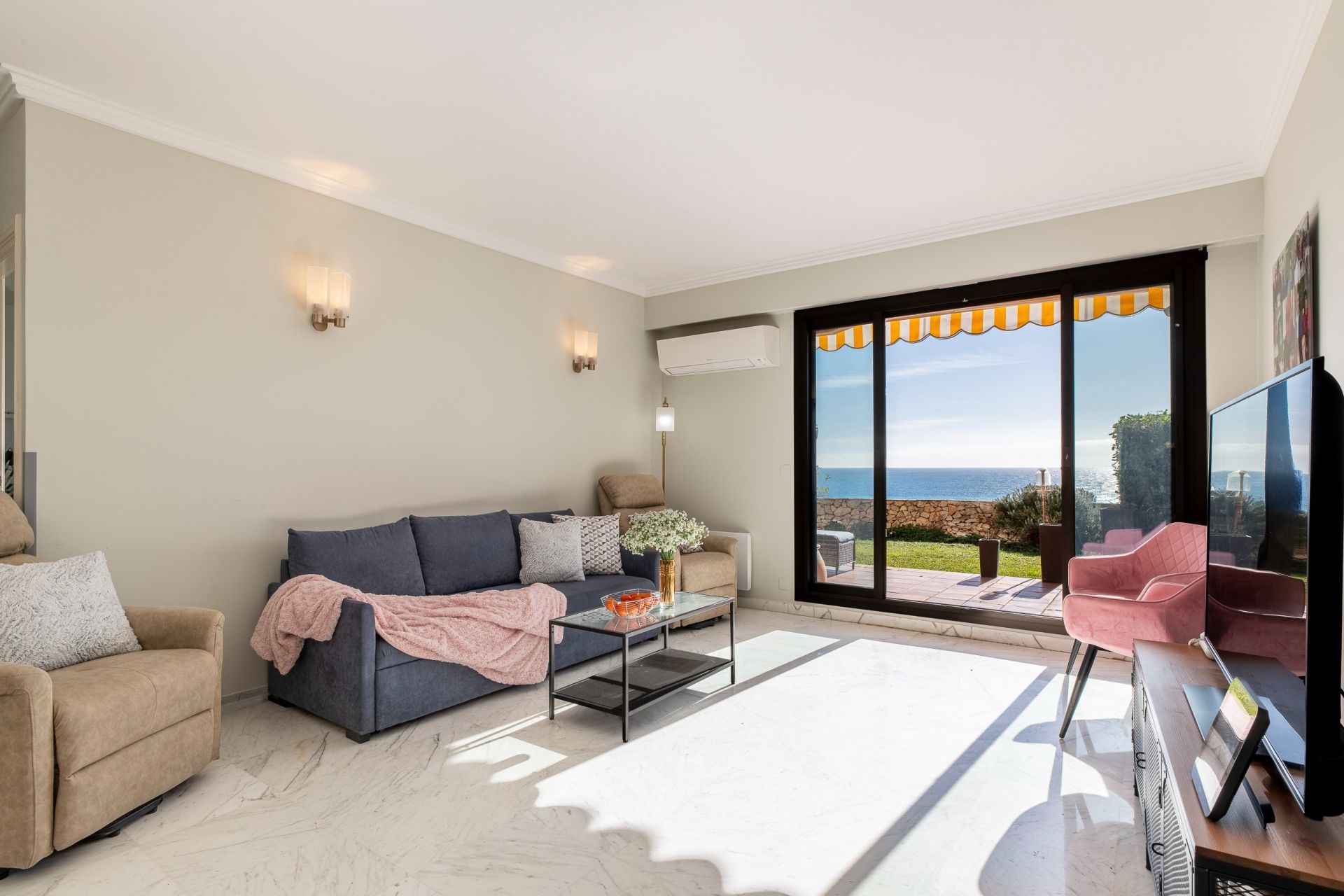 apartment 3 Rooms for sale on ROQUEBRUNE CAP MARTIN (06190)