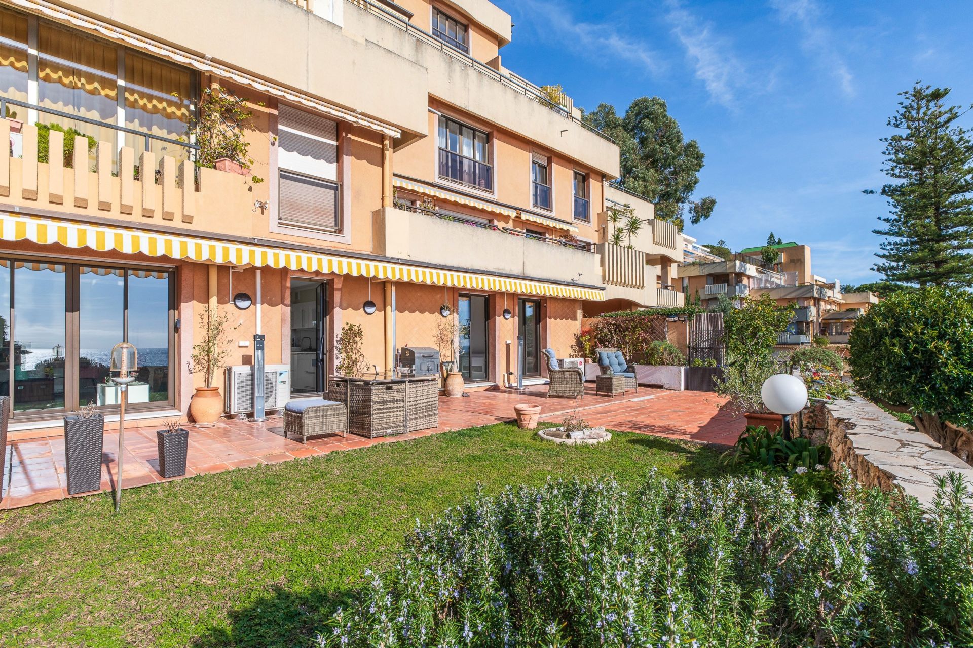apartment 3 Rooms for sale on ROQUEBRUNE CAP MARTIN (06190)