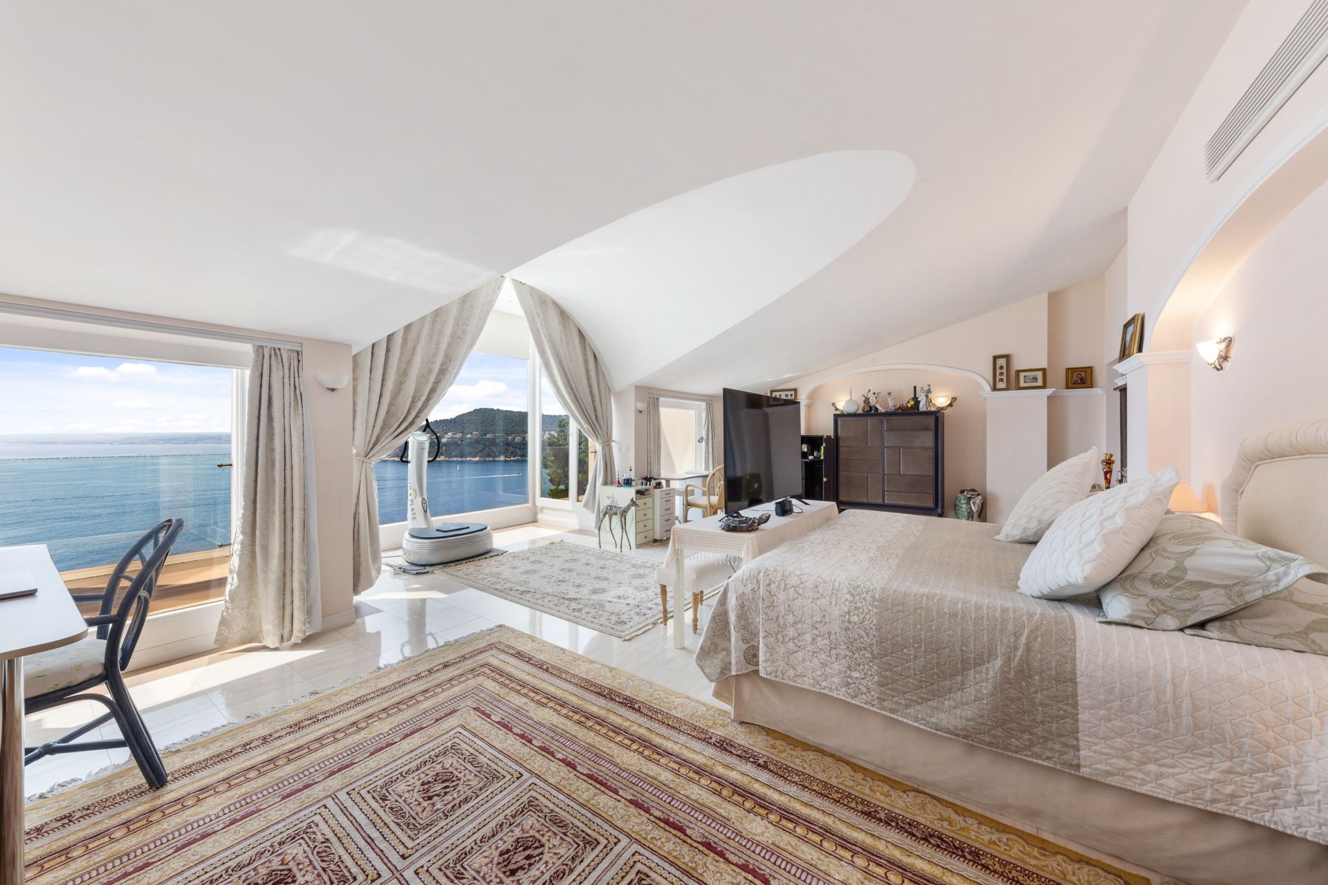 property 10 Rooms for sale on ST JEAN CAP FERRAT (06230)