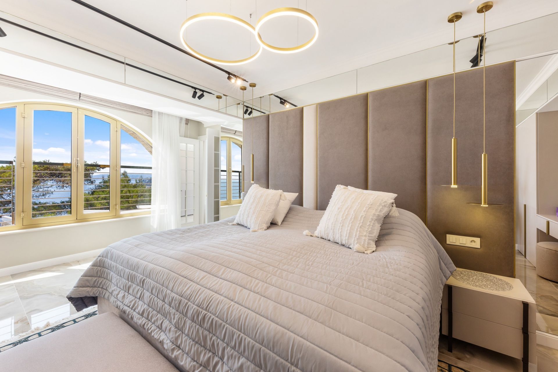 property 10 Rooms for sale on ST JEAN CAP FERRAT (06230)