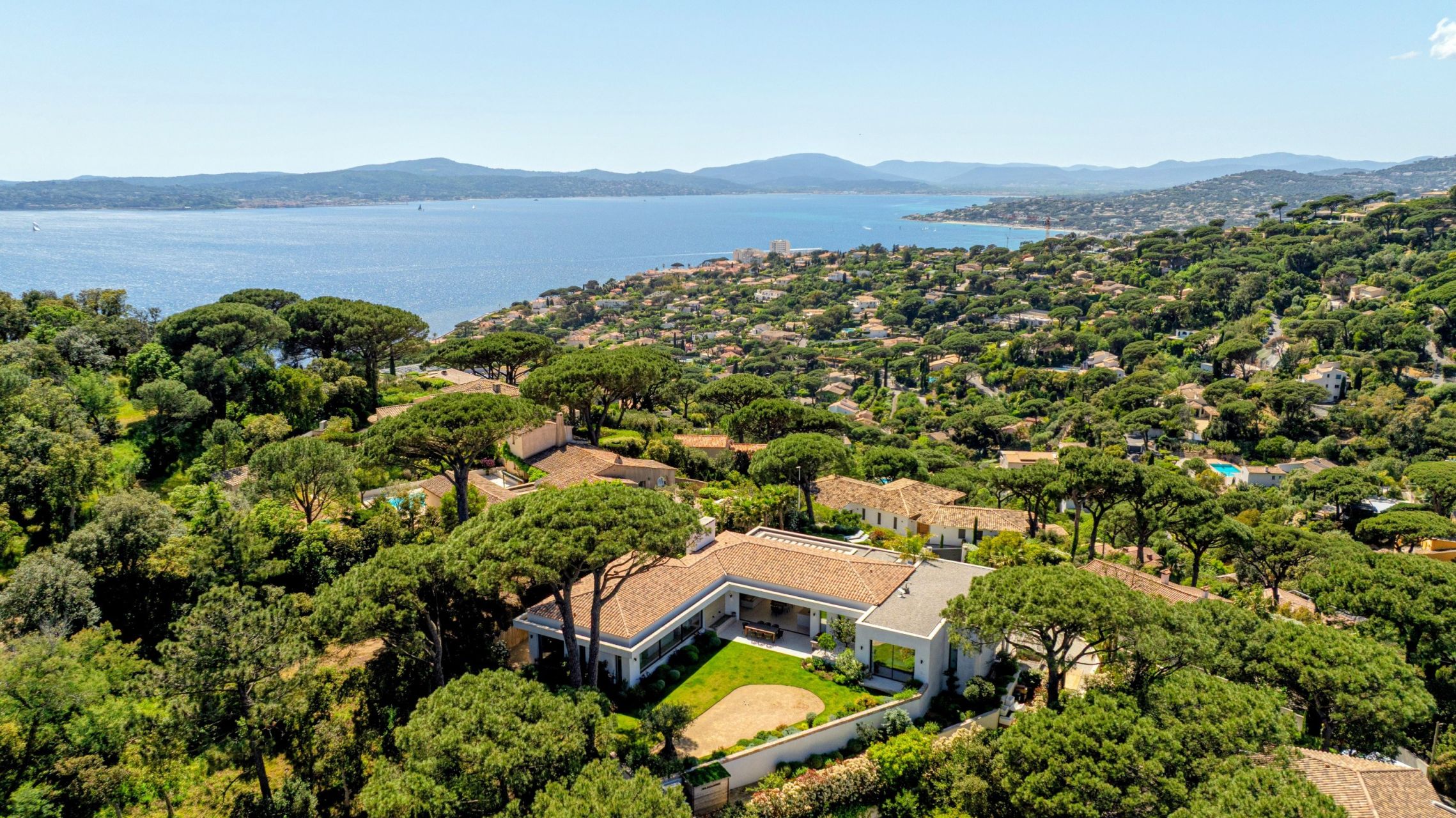 maison contemporaine 10 Pièces en vente sur STE MAXIME (83120)