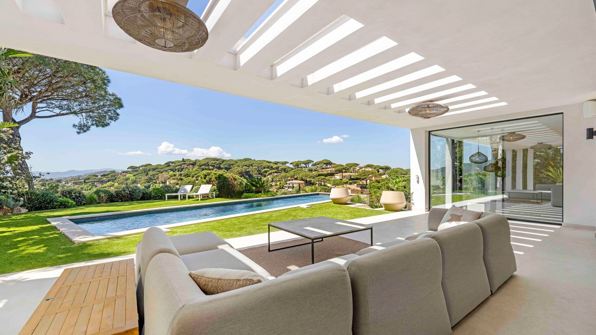 contemporary house 10 Rooms for sale on STE MAXIME (83120)