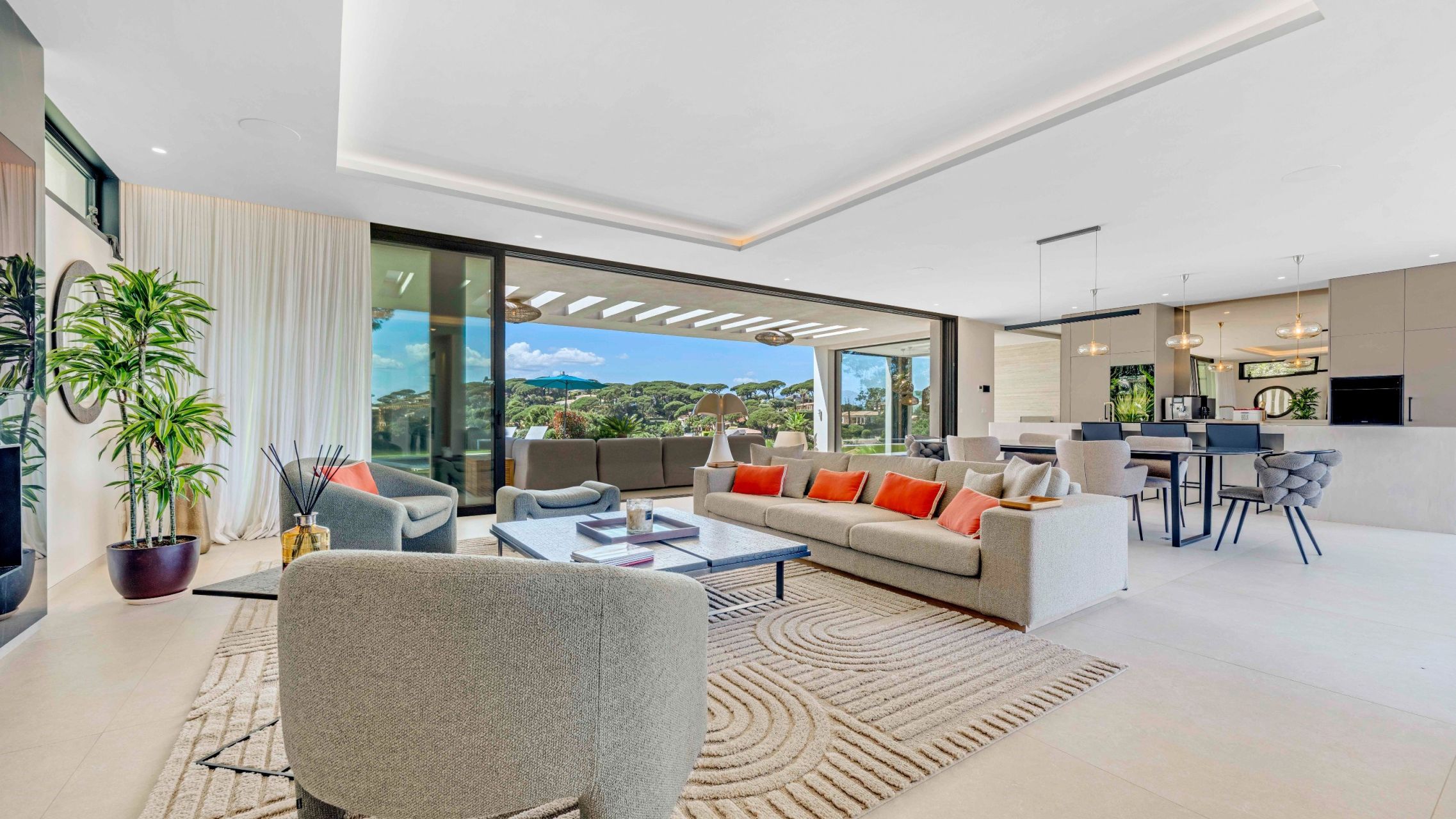 contemporary house 10 Rooms for sale on STE MAXIME (83120)