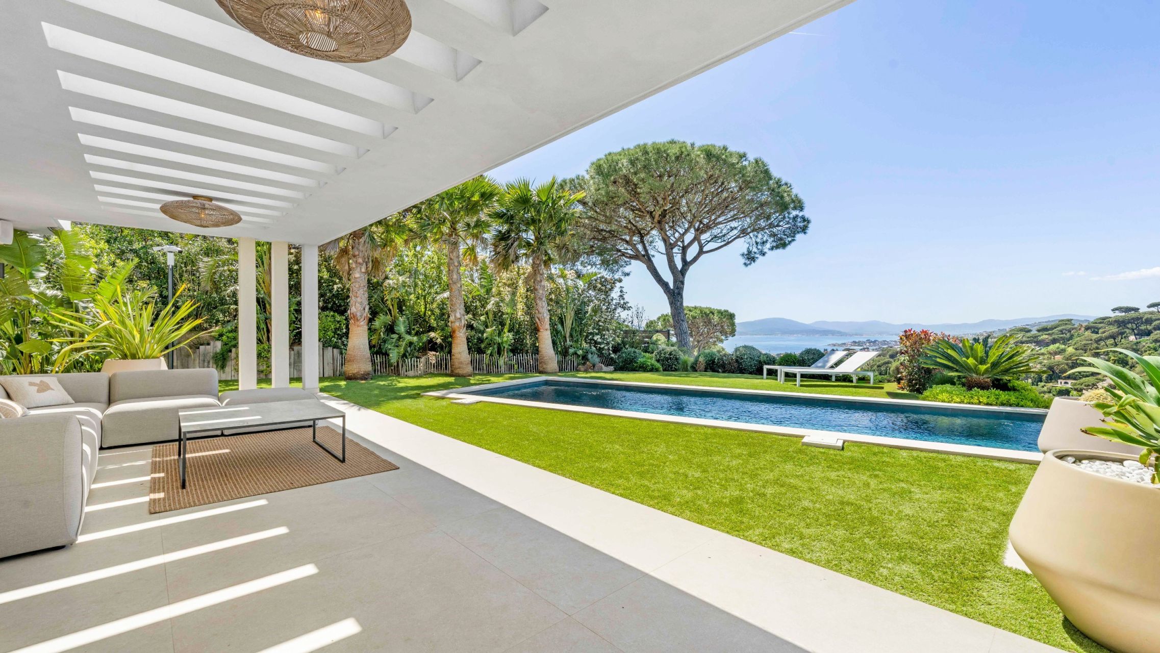 contemporary house 10 Rooms for sale on STE MAXIME (83120)