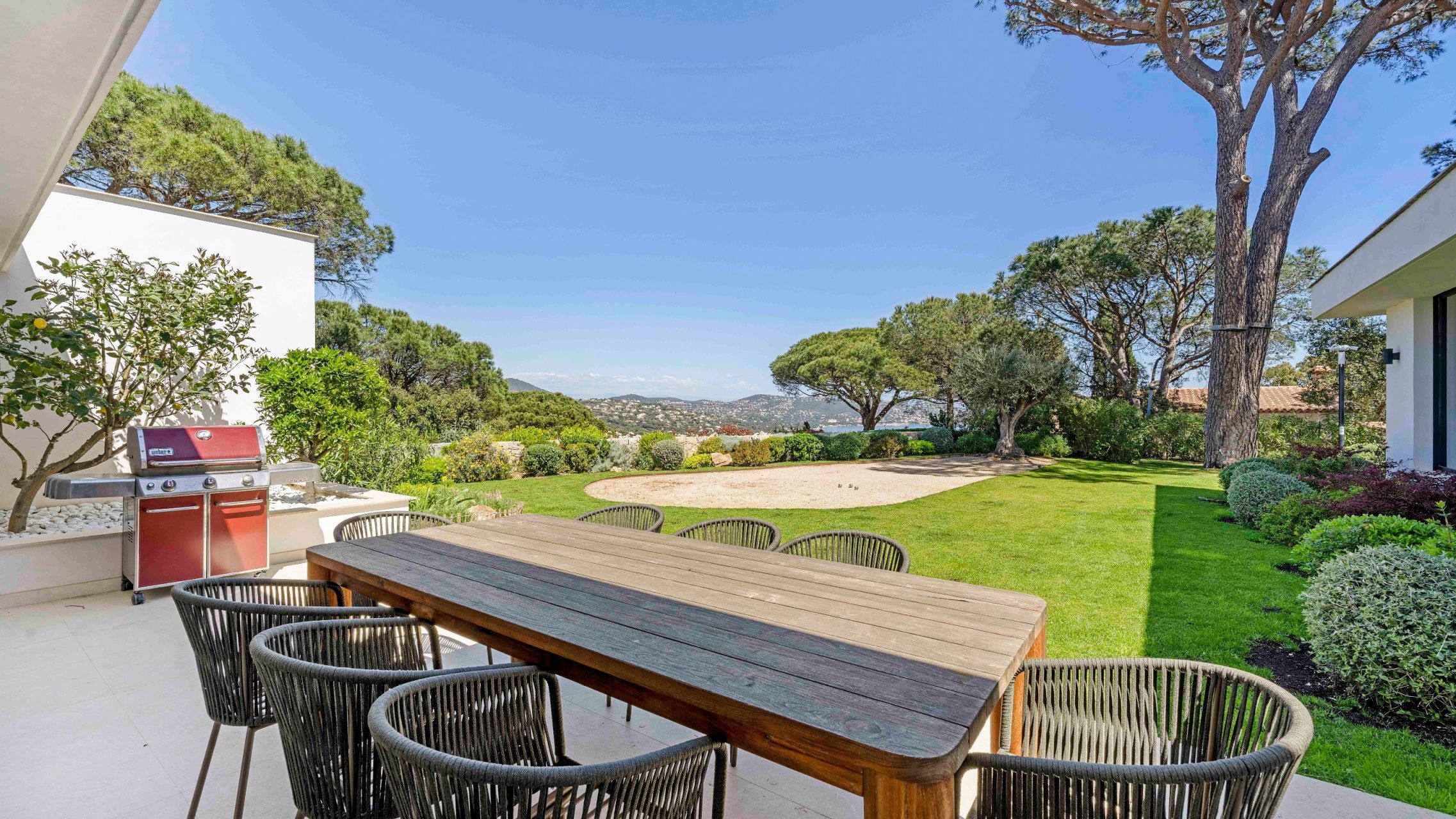 contemporary house 10 Rooms for sale on STE MAXIME (83120)