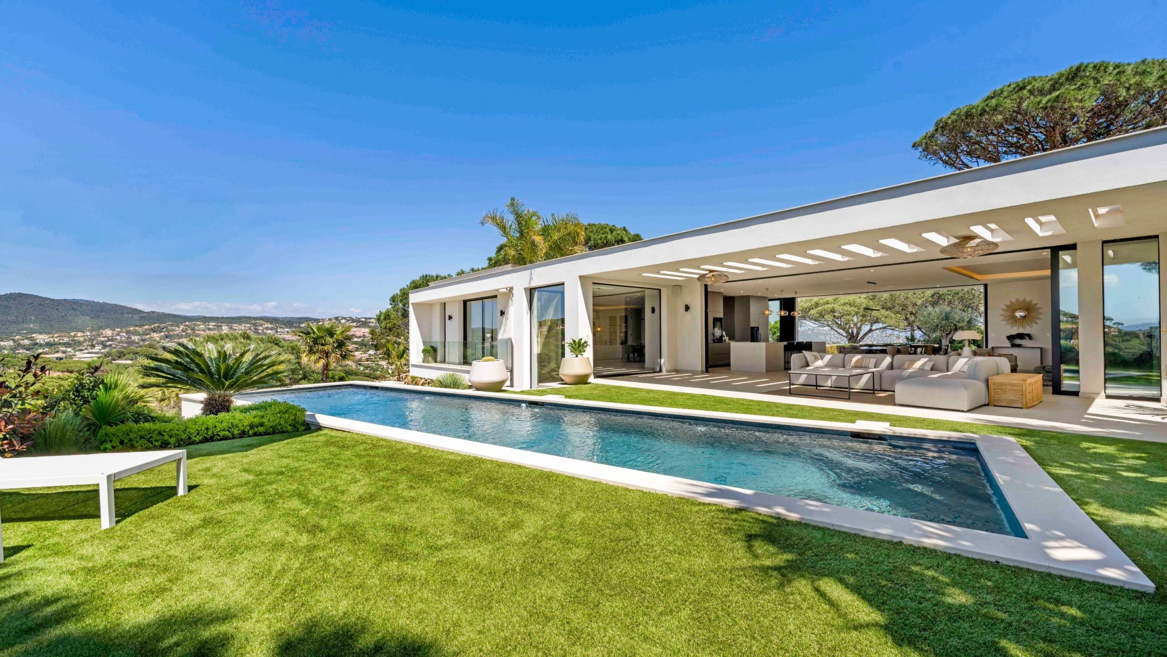 contemporary house 10 Rooms for sale on STE MAXIME (83120)