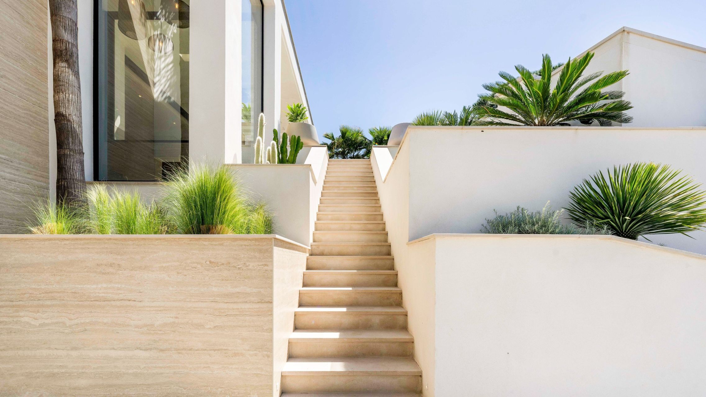 contemporary house 10 Rooms for sale on STE MAXIME (83120)