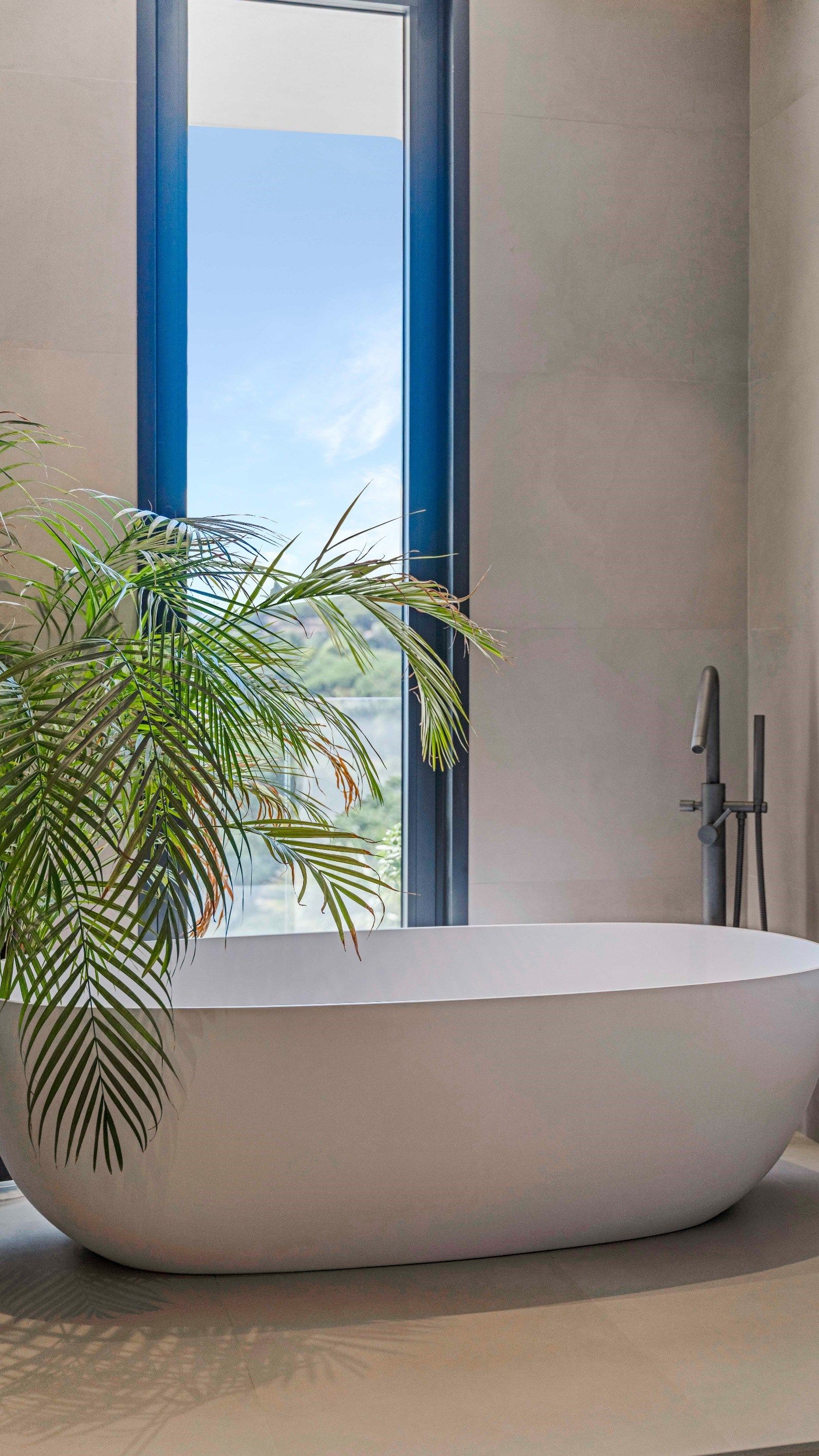 contemporary house 10 Rooms for sale on STE MAXIME (83120)