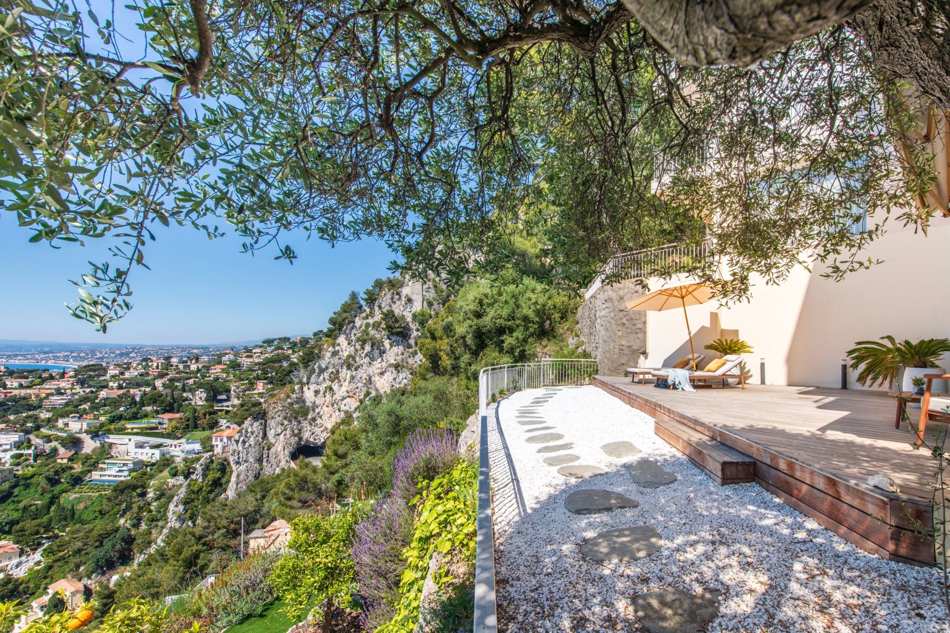 apartment 3 Rooms for sale on VILLEFRANCHE SUR MER (06230)