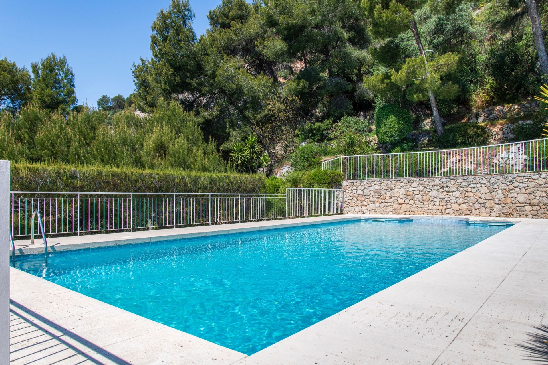 apartment 3 Rooms for sale on VILLEFRANCHE SUR MER (06230)
